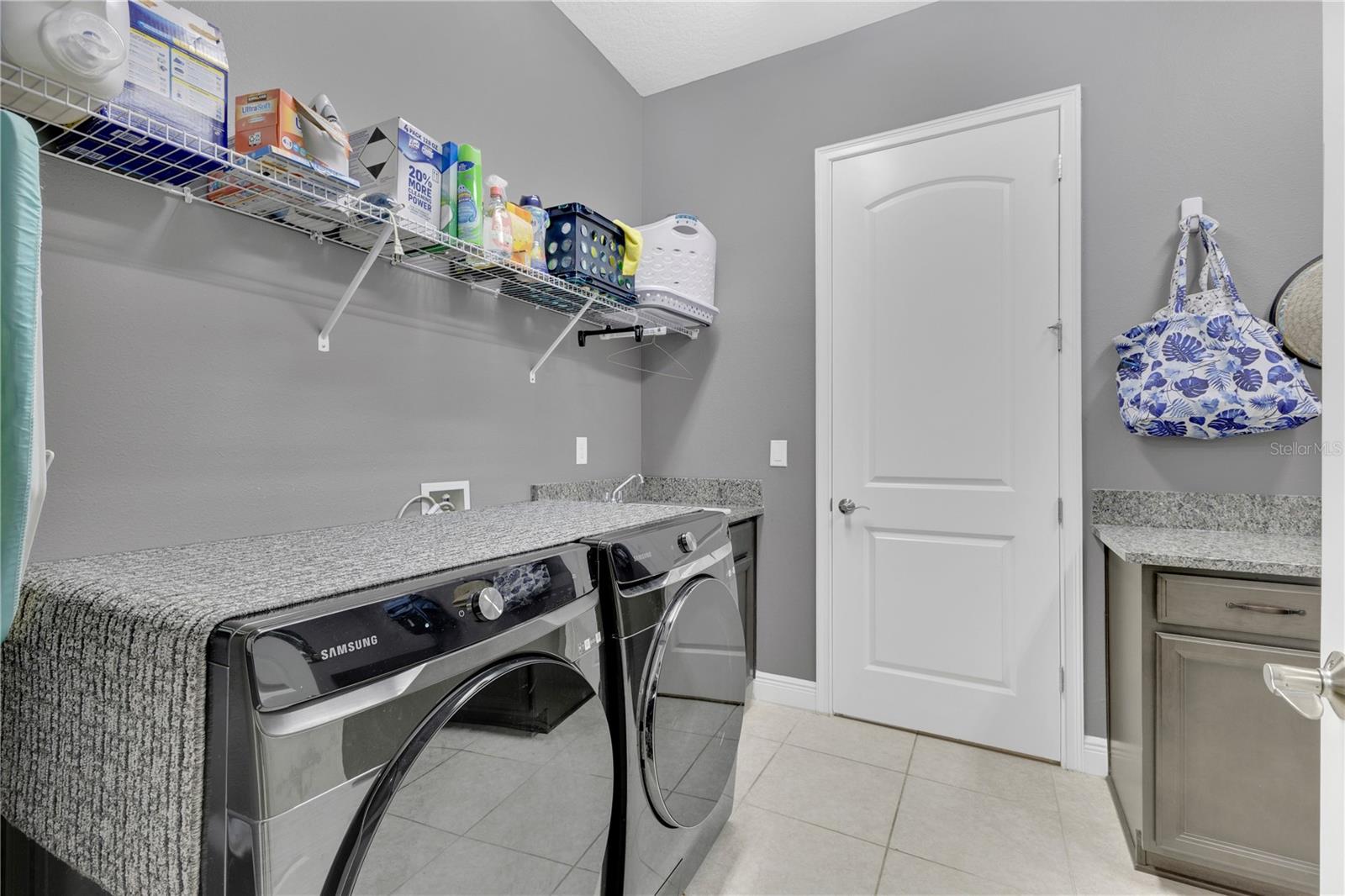 Image 21 of 59 For 13321 Oakenshaw Lane