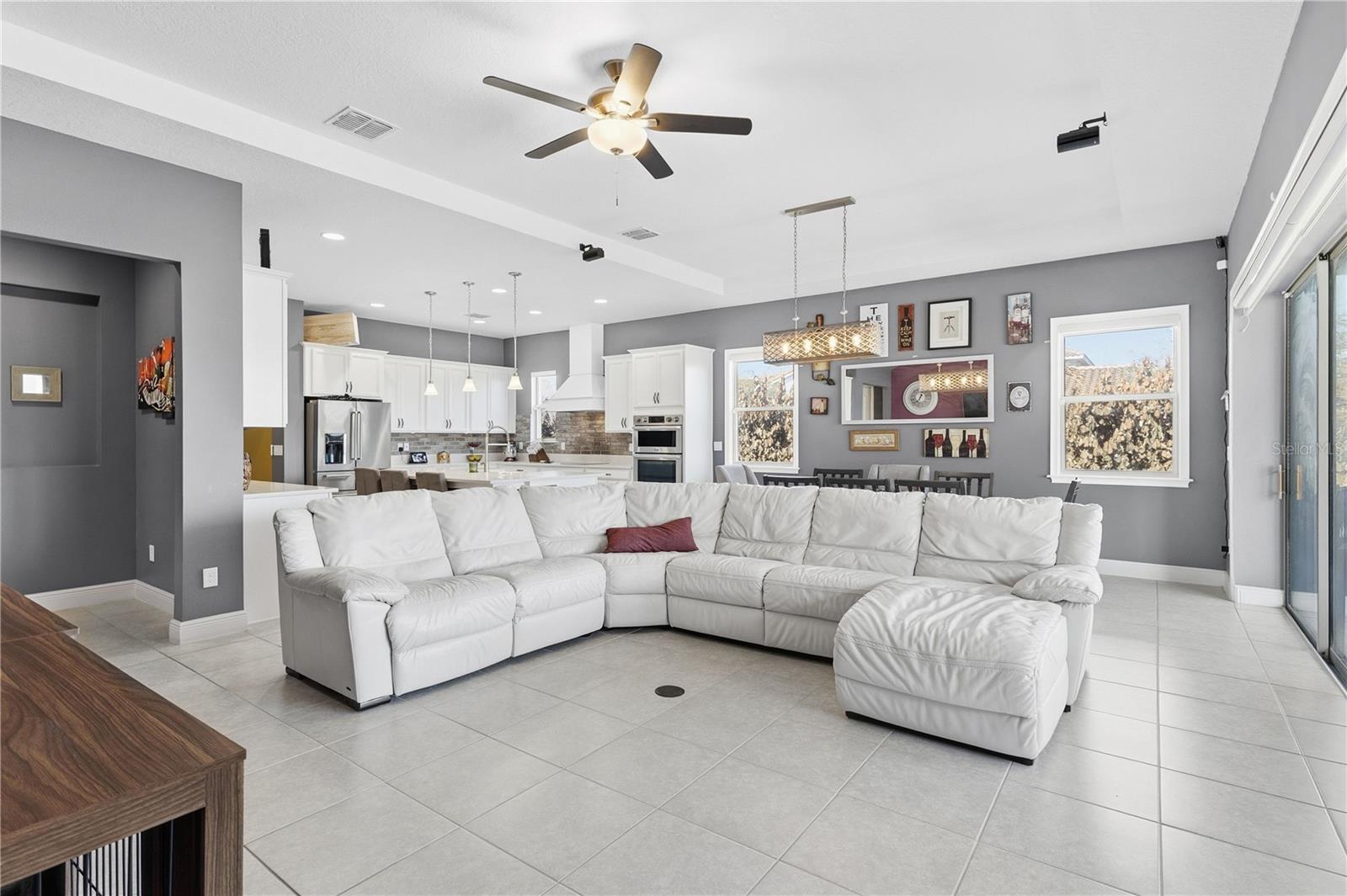 Image 7 of 59 For 13321 Oakenshaw Lane