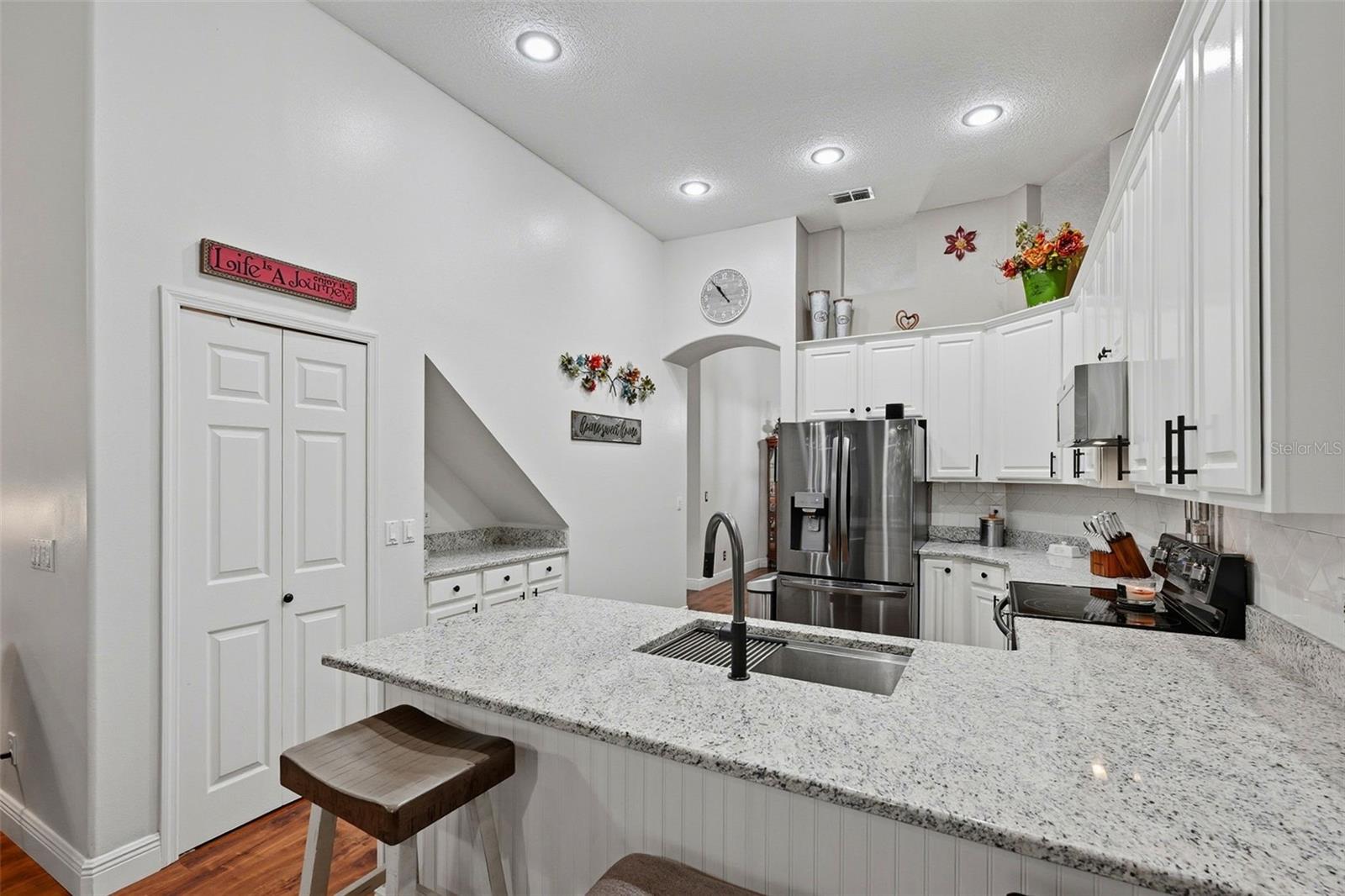 Image 12 of 30 For 587 Masalo Place