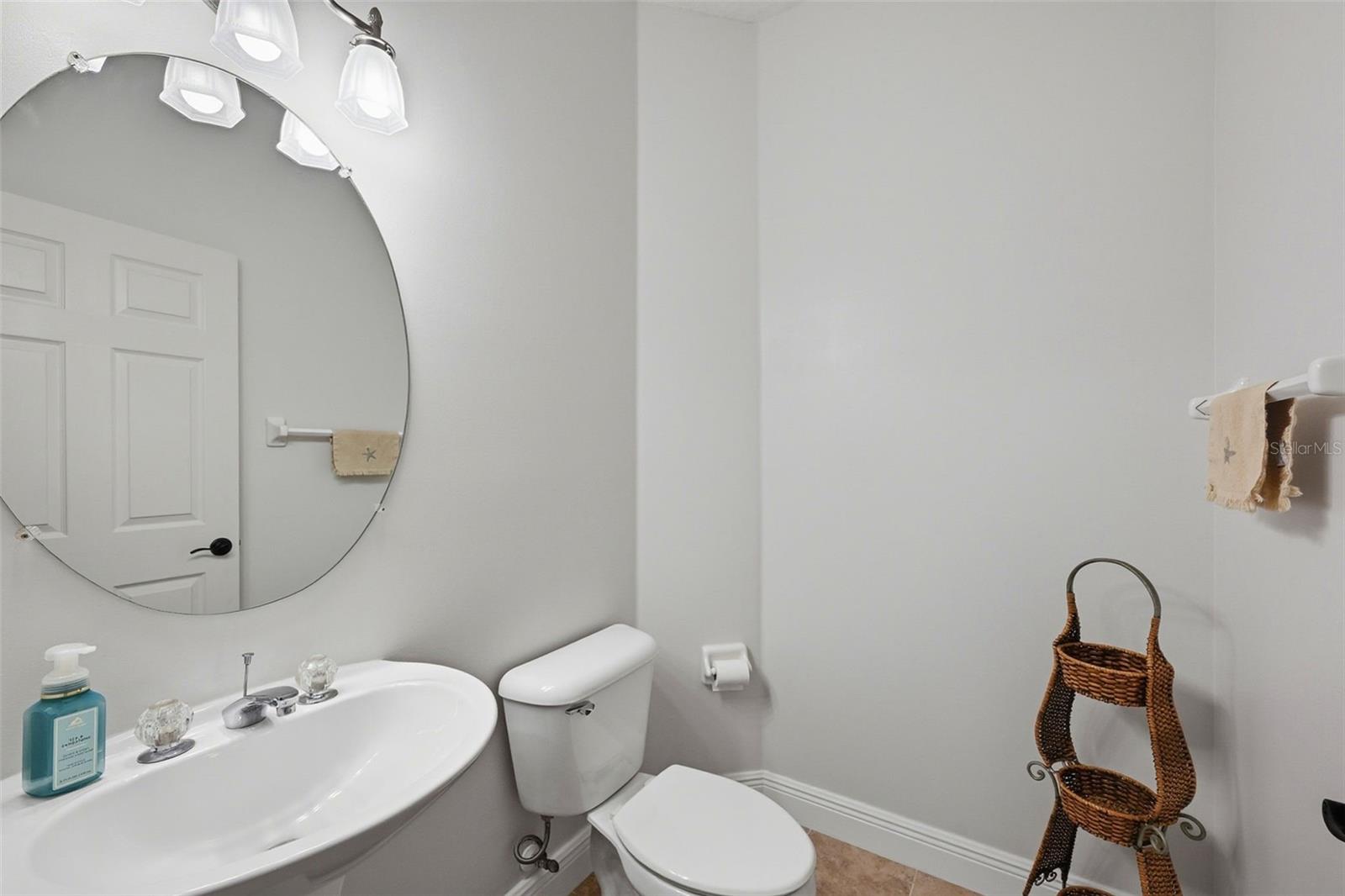 Image 21 of 30 For 587 Masalo Place