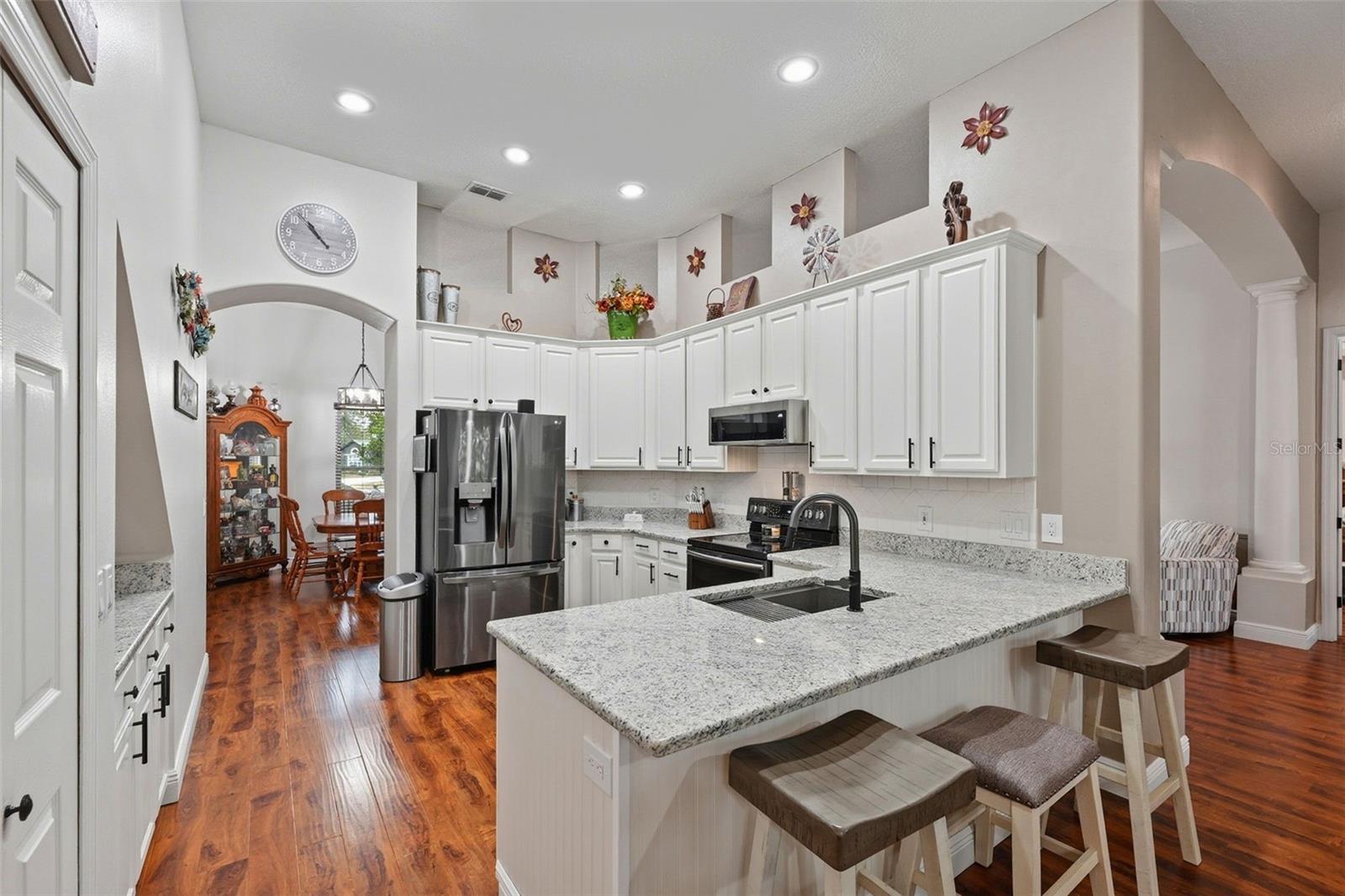 Image 3 of 30 For 587 Masalo Place