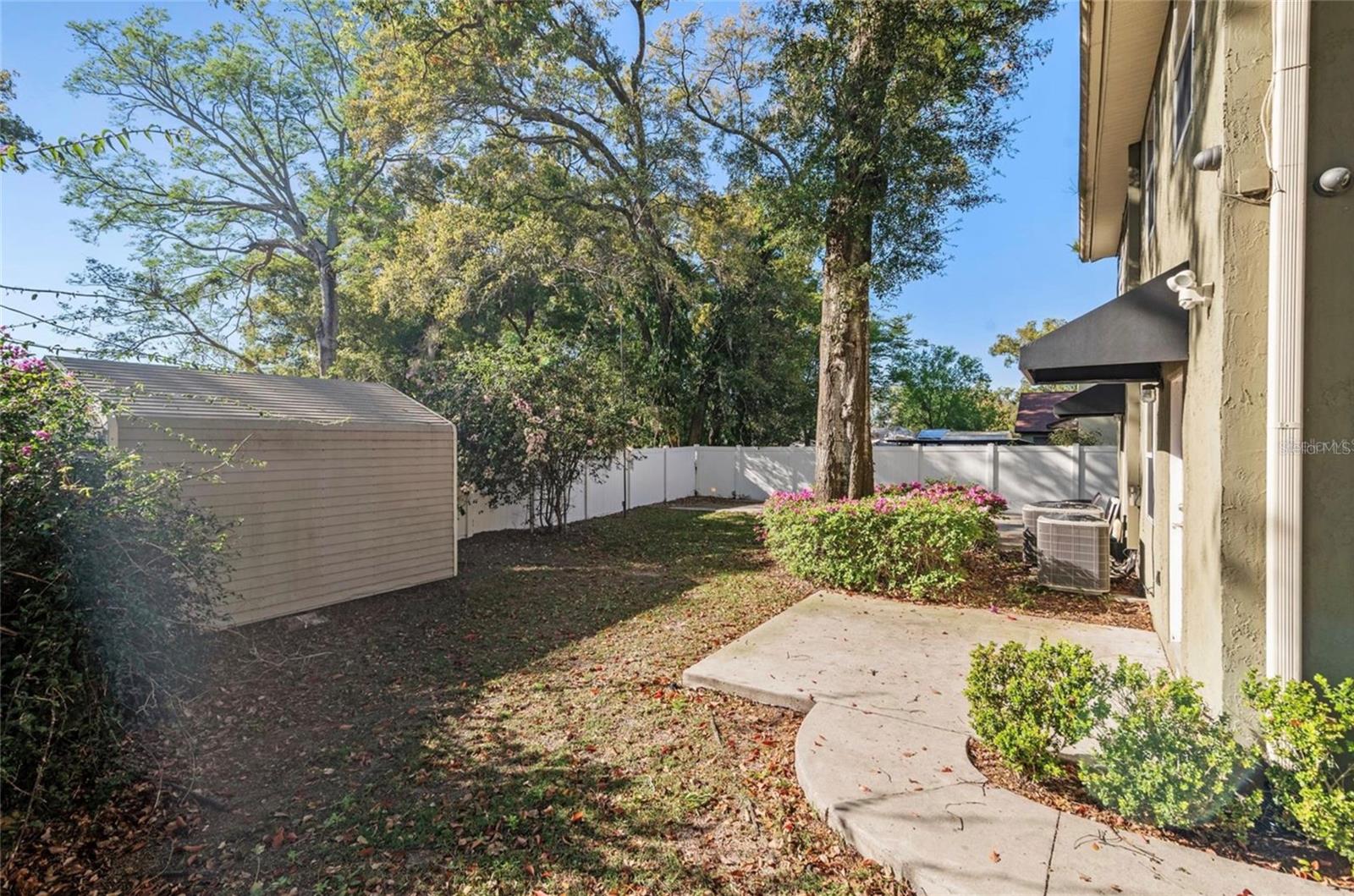 Image 11 of 23 For 210 East Street B