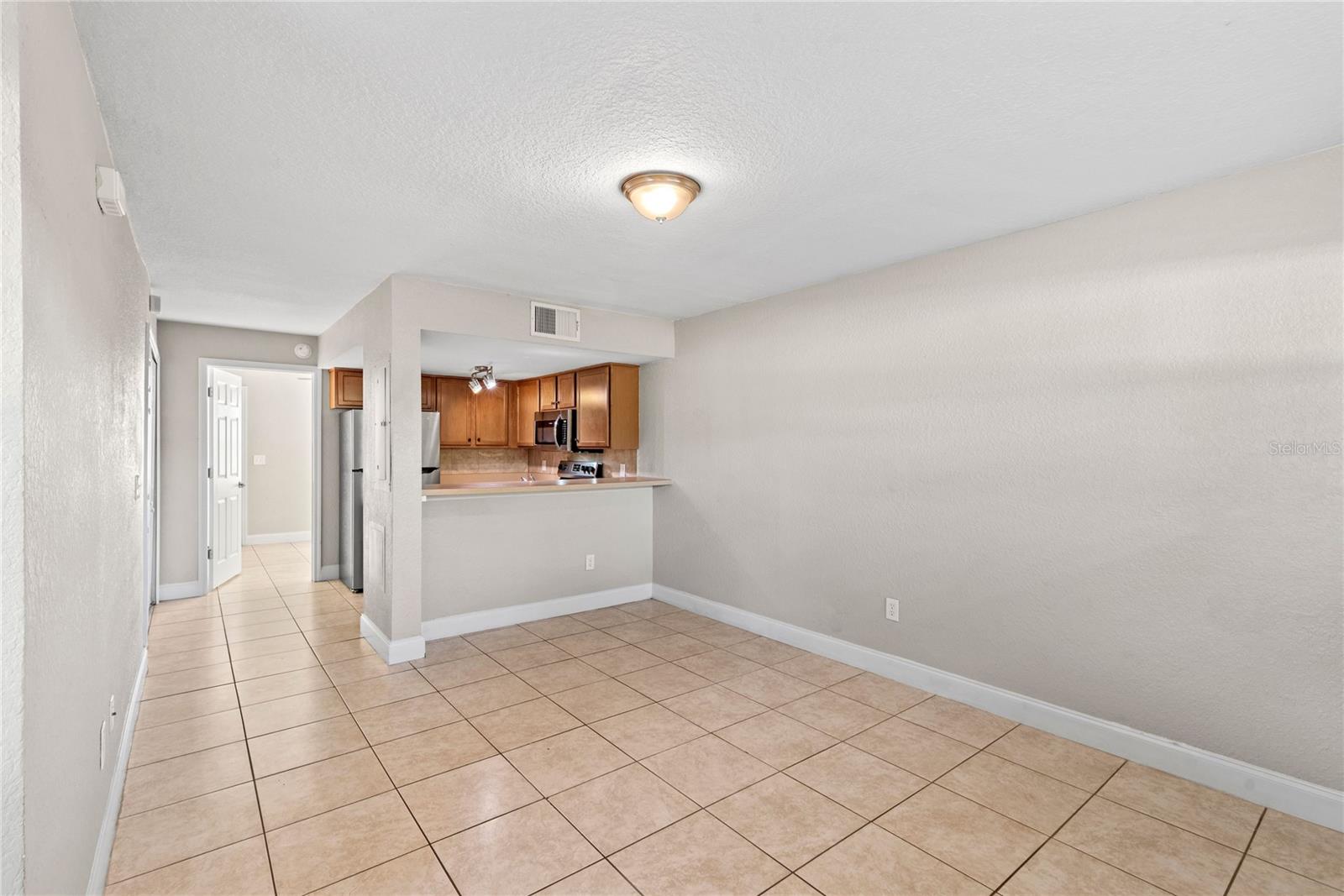 Image 4 of 23 For 210 East Street B