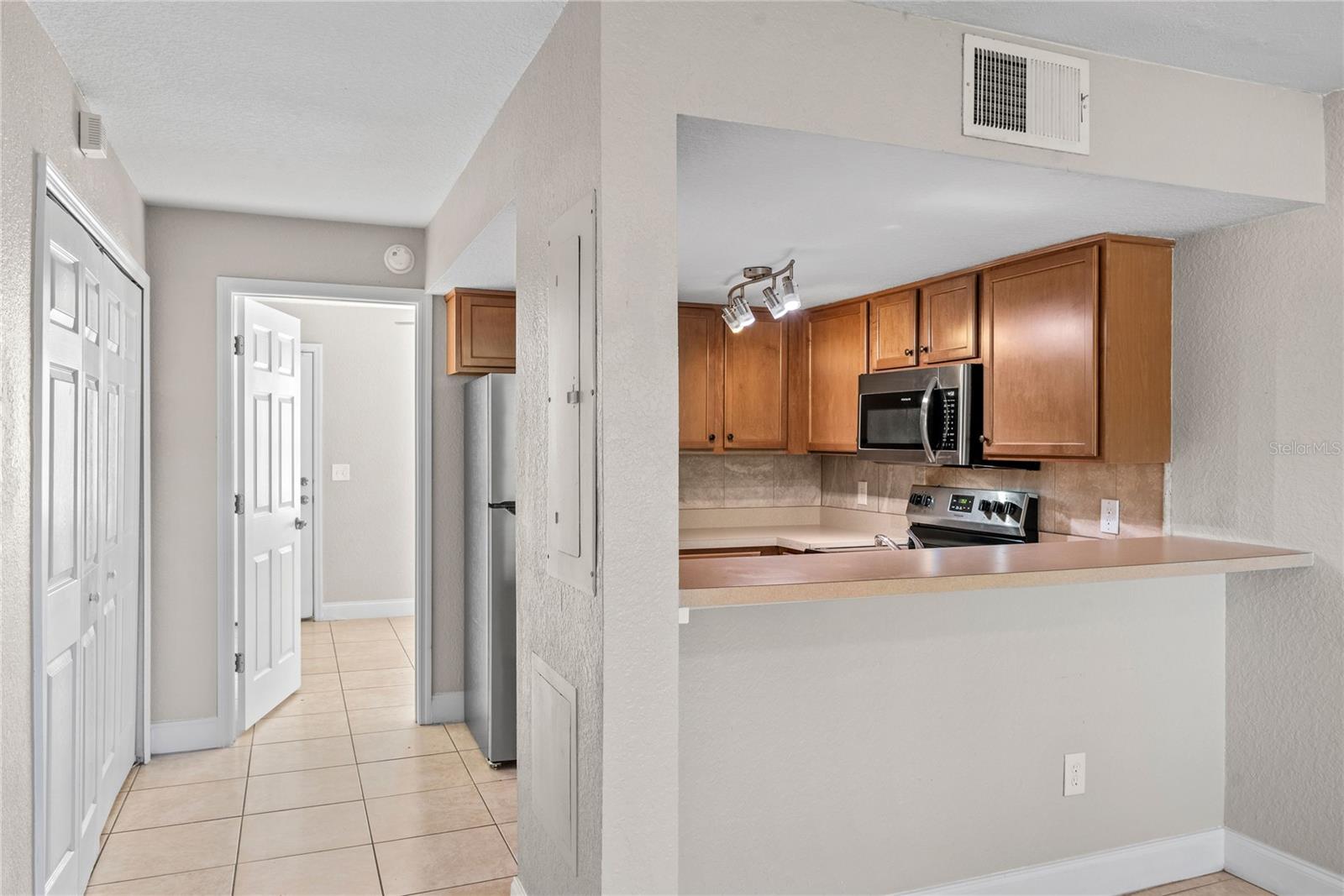 Image 6 of 23 For 210 East Street B