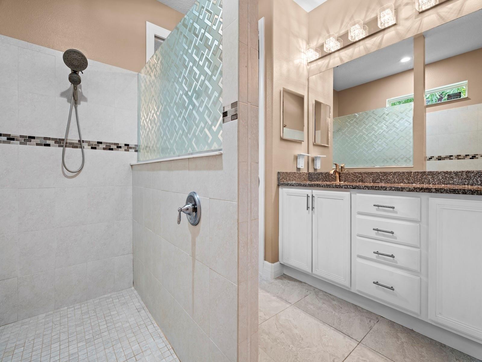 Image 21 of 57 For 2618 Mead Avenue