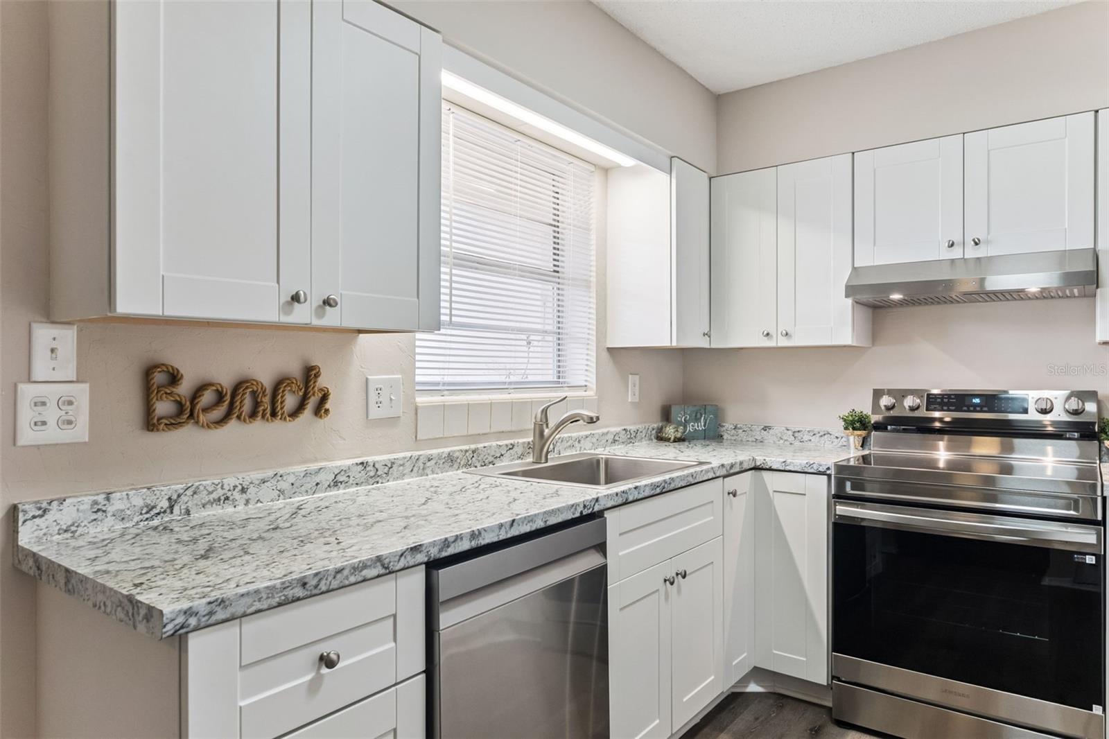 Image 13 of 29 For 4454 Atlantic Avenue 1140