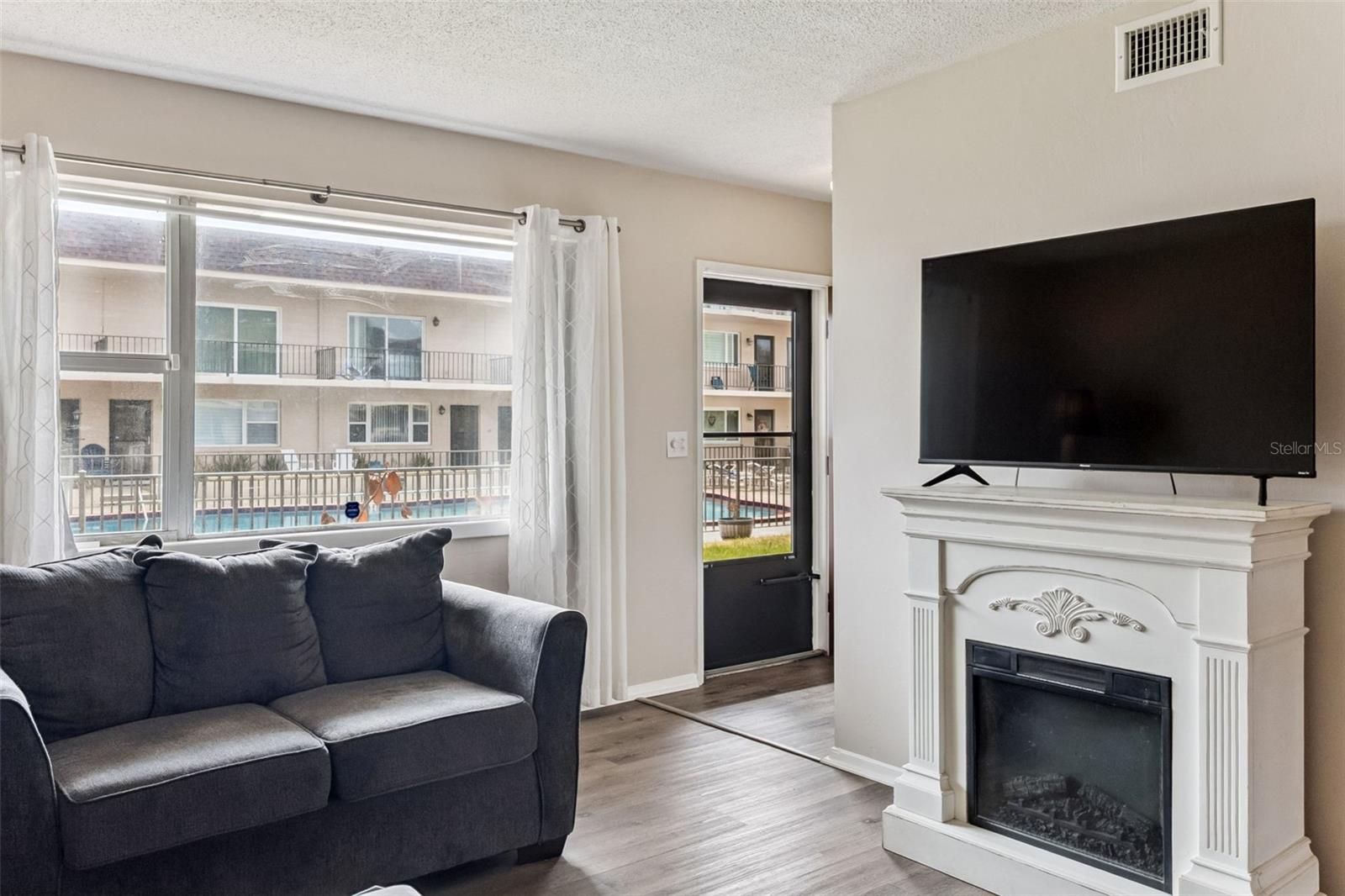 Image 8 of 29 For 4454 Atlantic Avenue 1140