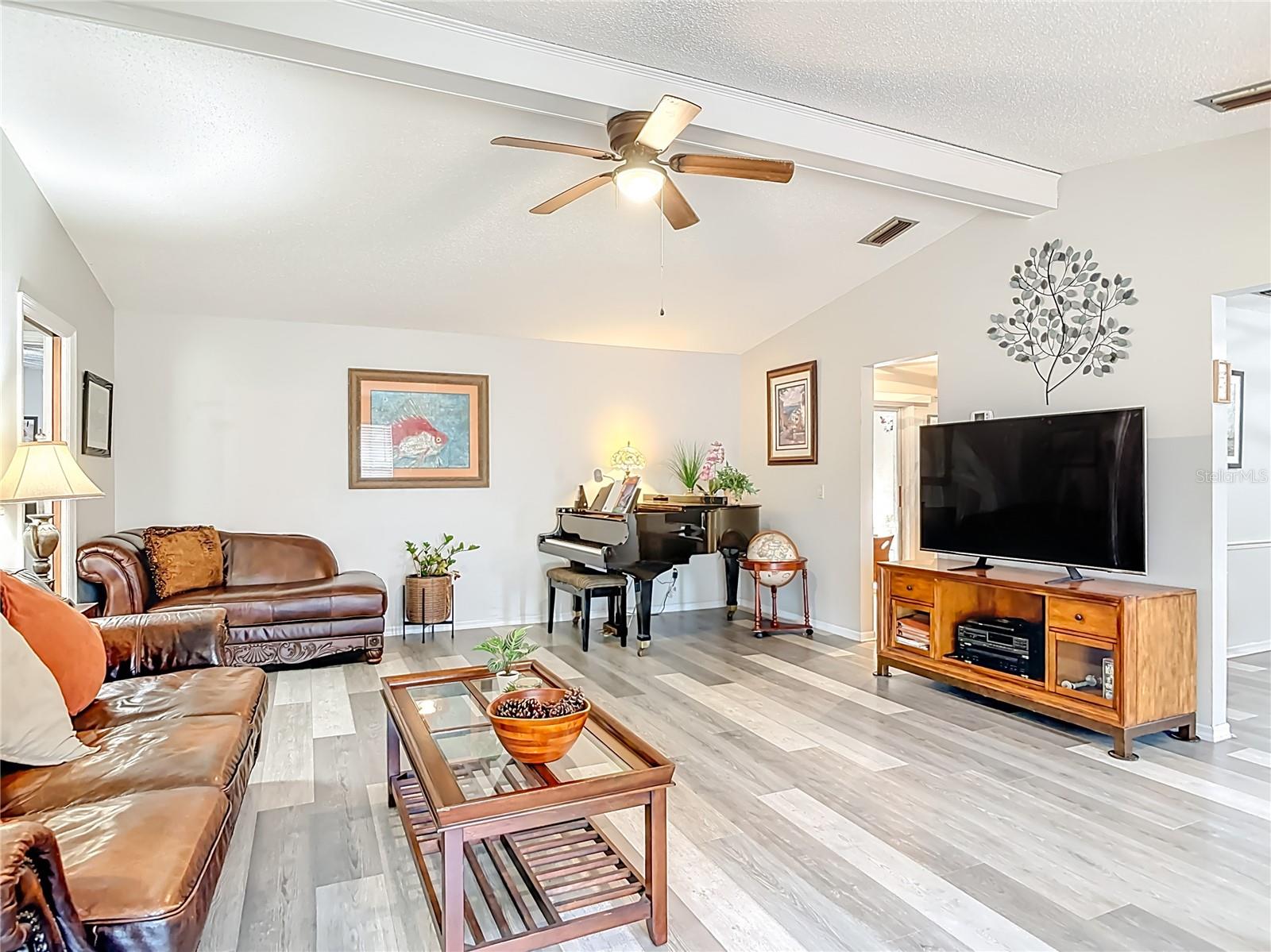 Image 10 of 47 For 2091 Oldham Avenue