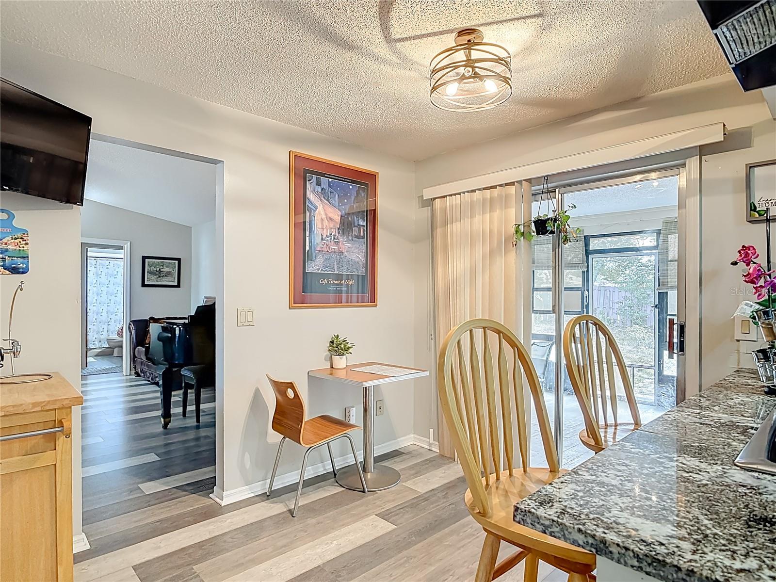 Image 16 of 47 For 2091 Oldham Avenue