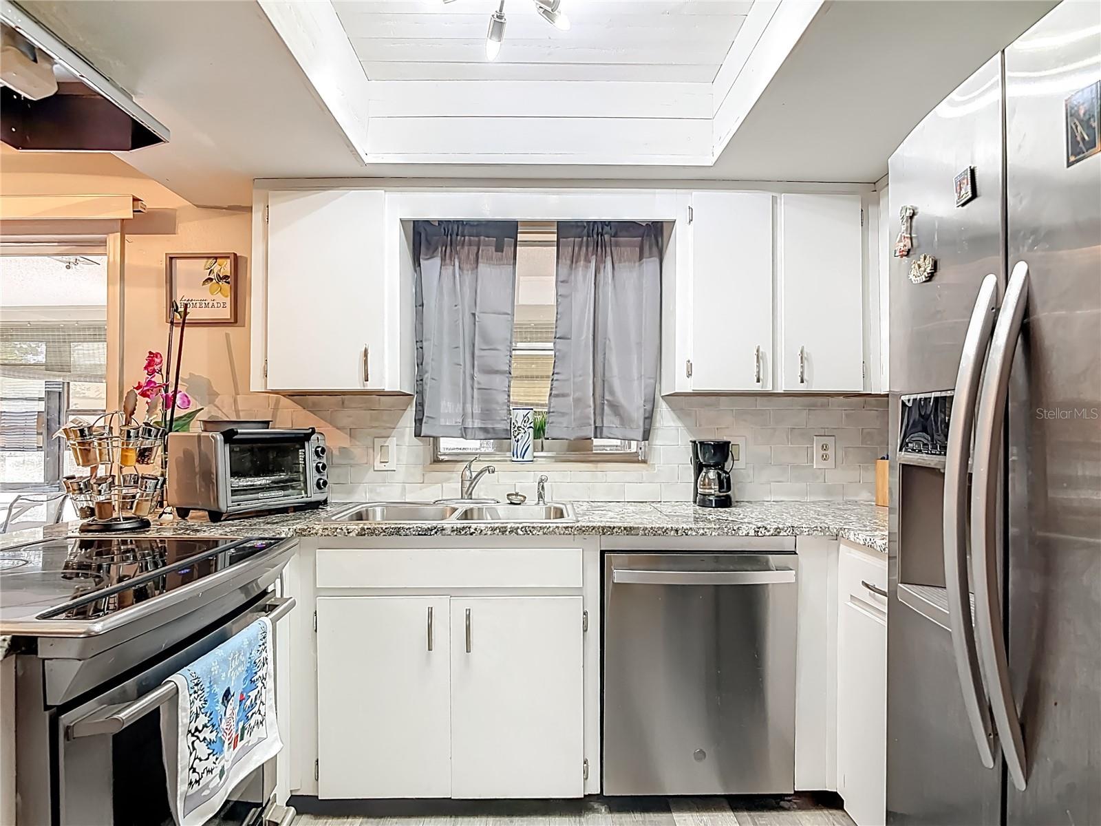 Image 18 of 47 For 2091 Oldham Avenue