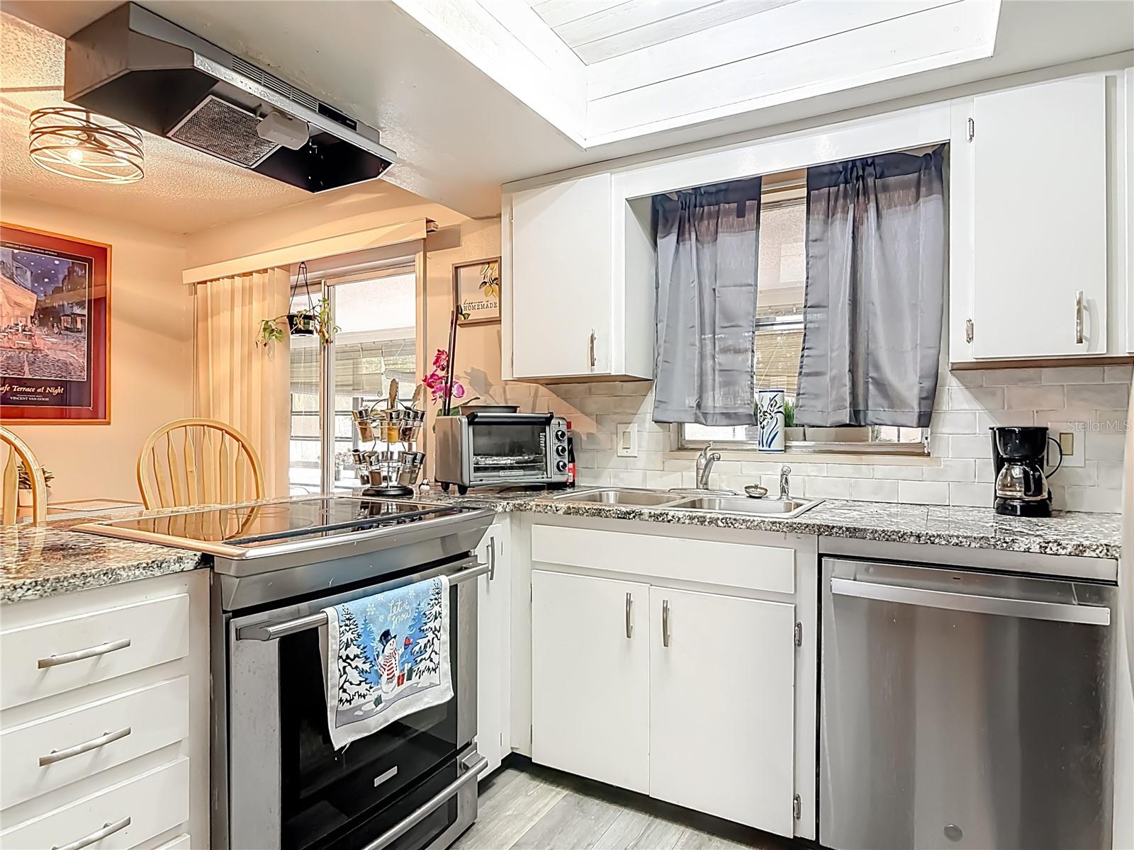 Image 19 of 47 For 2091 Oldham Avenue