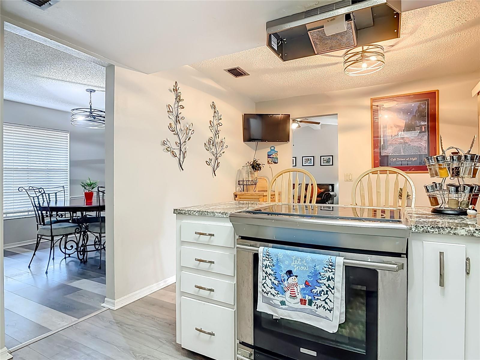 Image 20 of 47 For 2091 Oldham Avenue