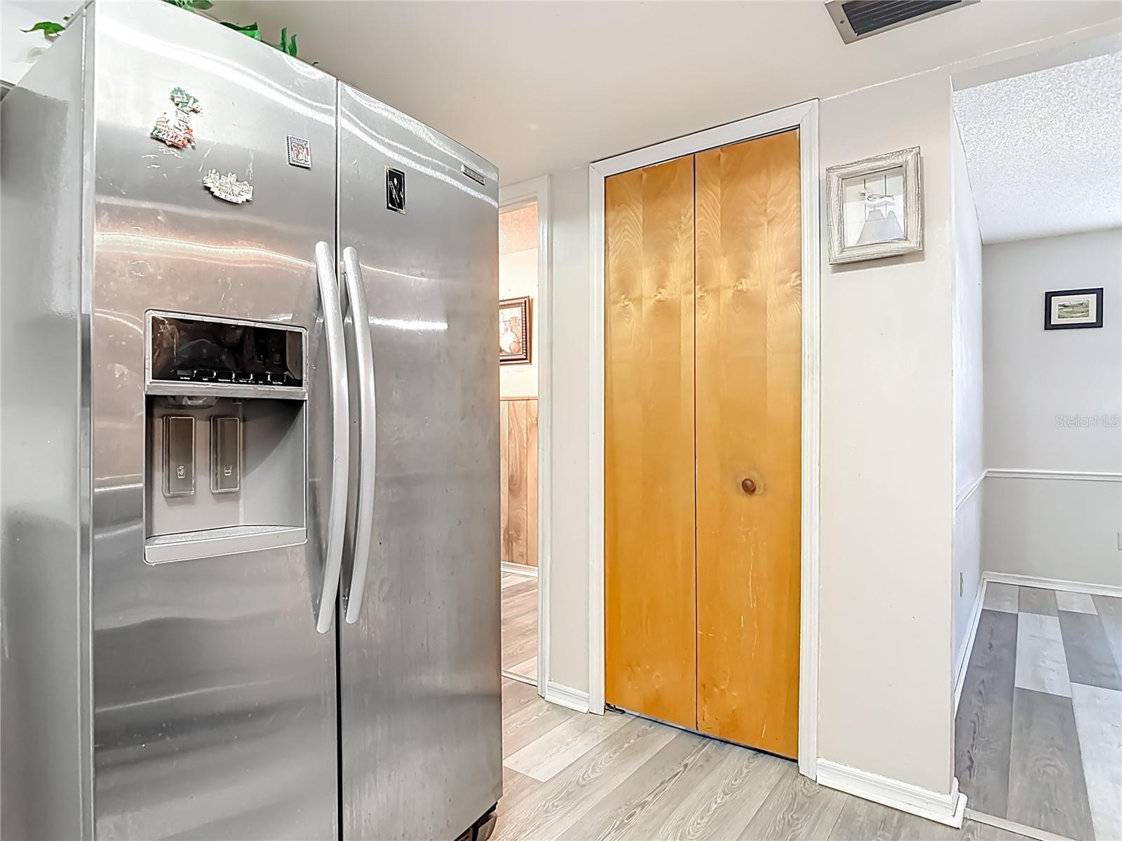 Image 21 of 47 For 2091 Oldham Avenue