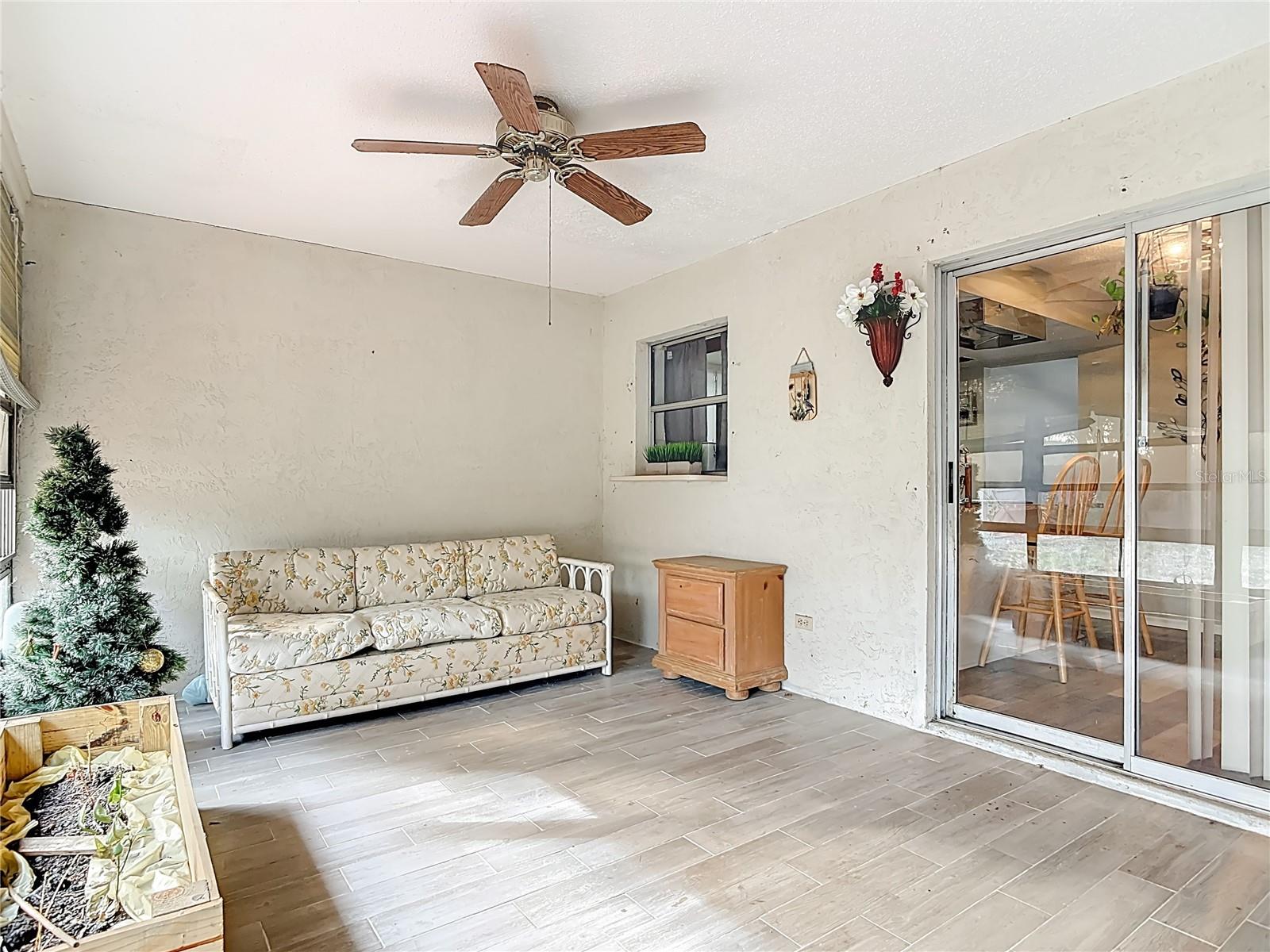 Image 23 of 47 For 2091 Oldham Avenue