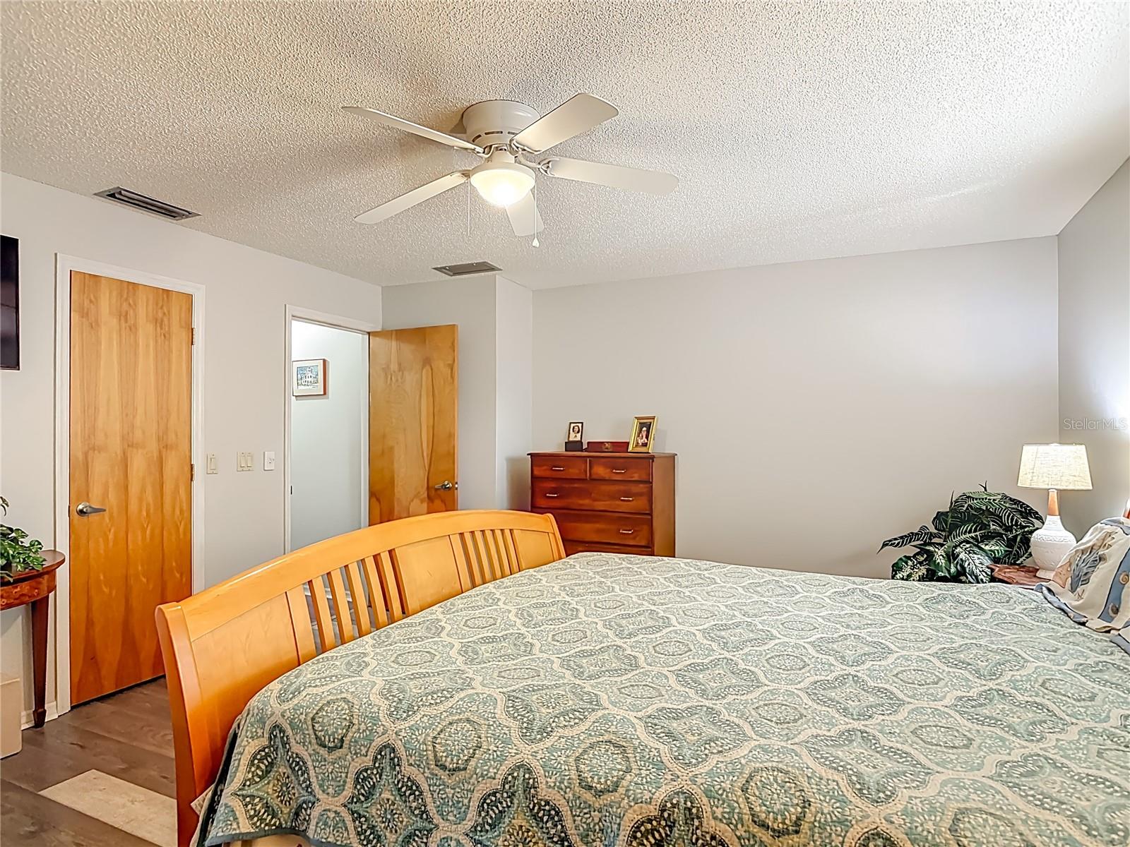 Image 25 of 47 For 2091 Oldham Avenue