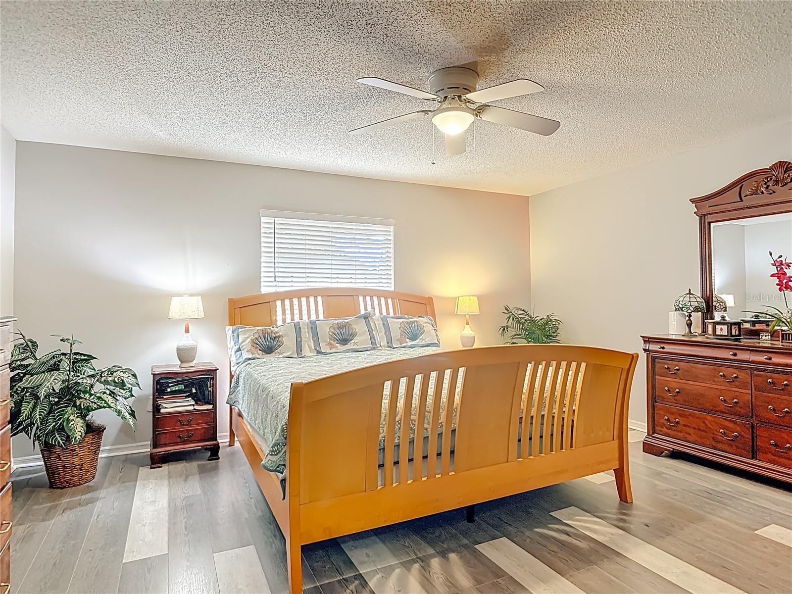 Image 26 of 47 For 2091 Oldham Avenue