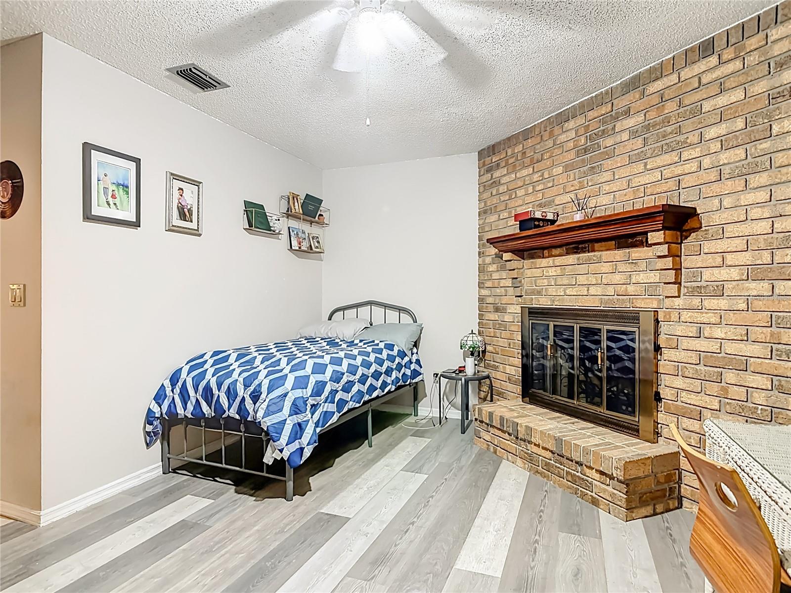 Image 28 of 47 For 2091 Oldham Avenue