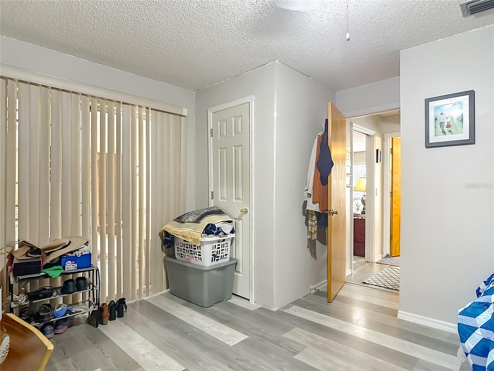 Image 29 of 47 For 2091 Oldham Avenue