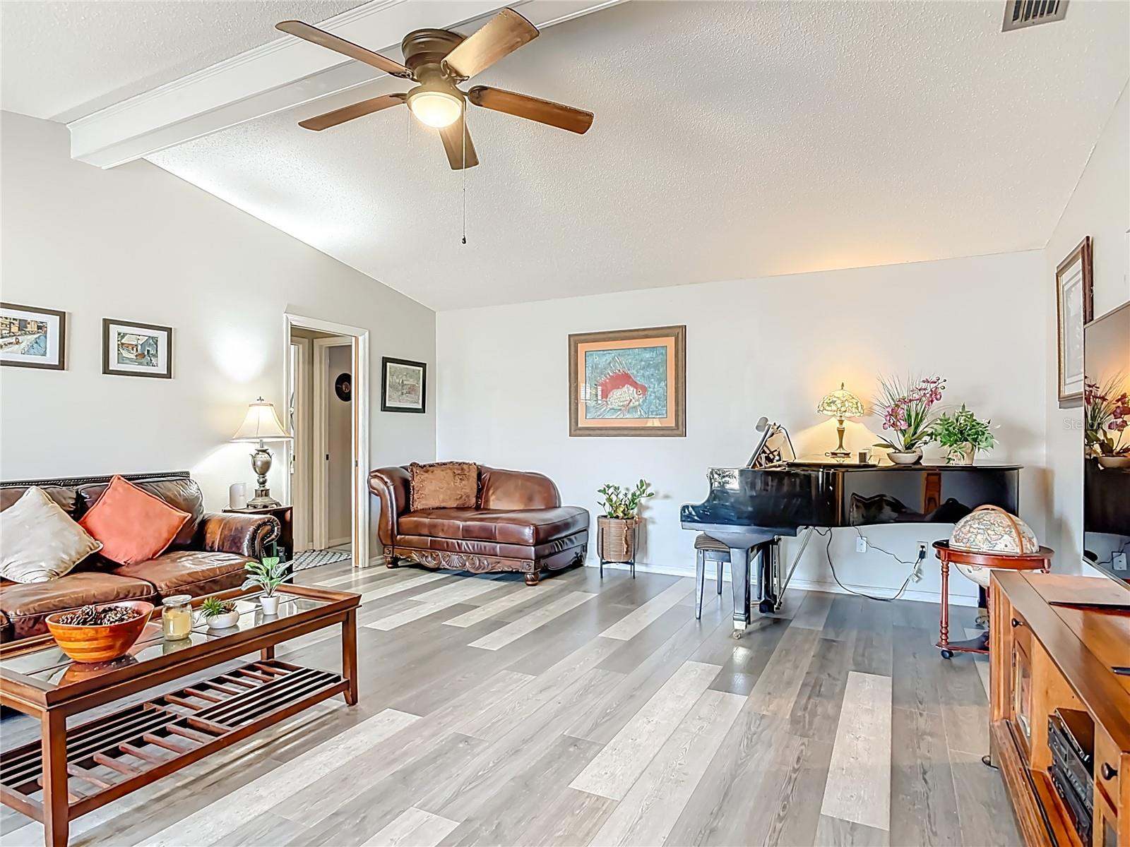 Image 6 of 47 For 2091 Oldham Avenue