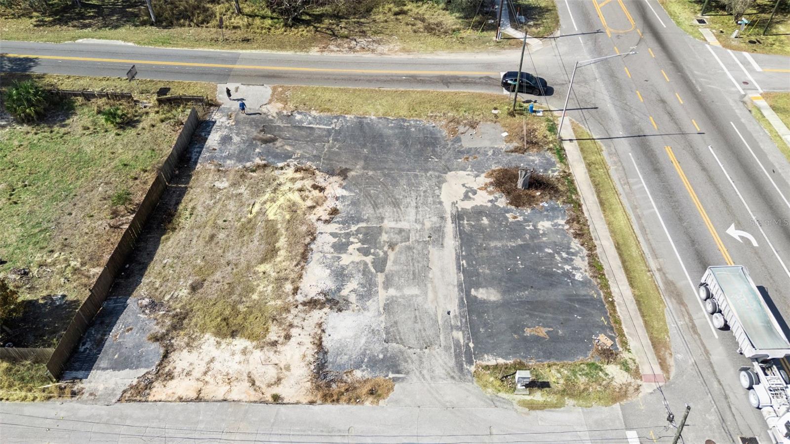 Image 5 of 23 For 331 Myers Boulevard