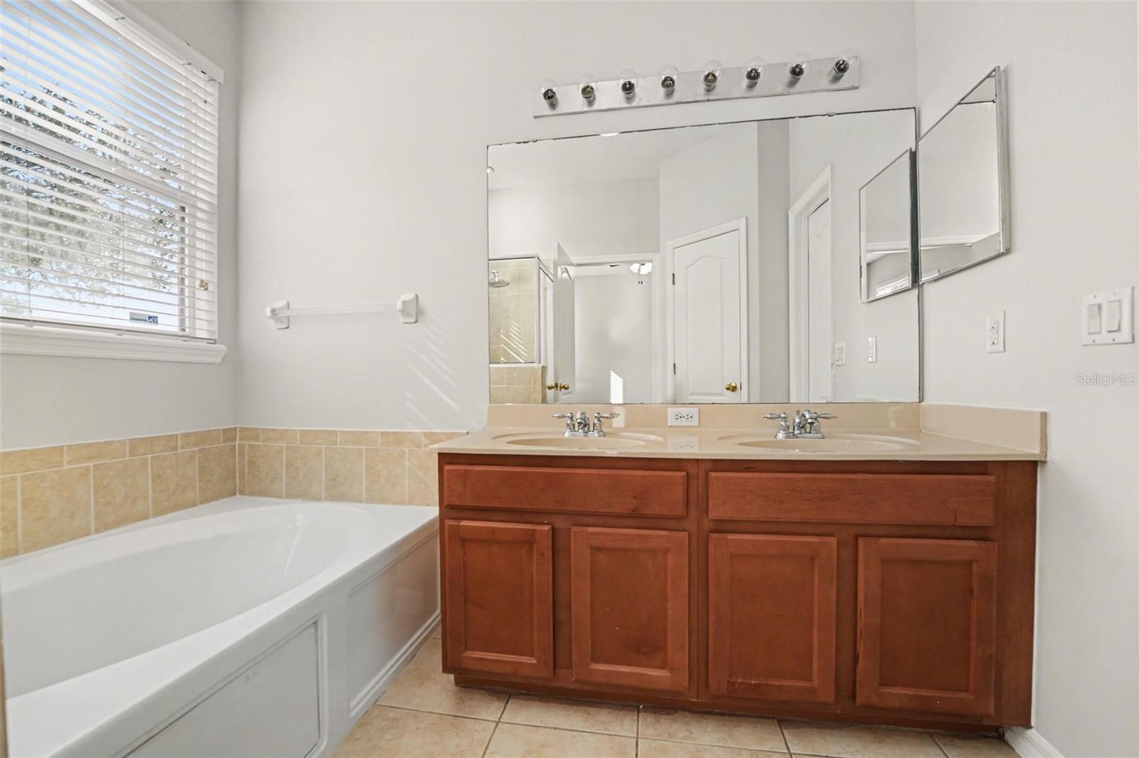 Image 24 of 27 For 3120 Stonington Run