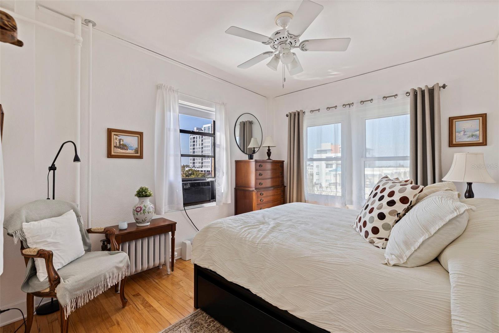 Image 17 of 49 For 130 4th Avenue N 602