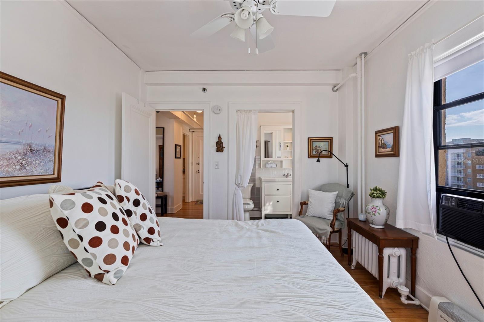 Image 18 of 49 For 130 4th Avenue N 602