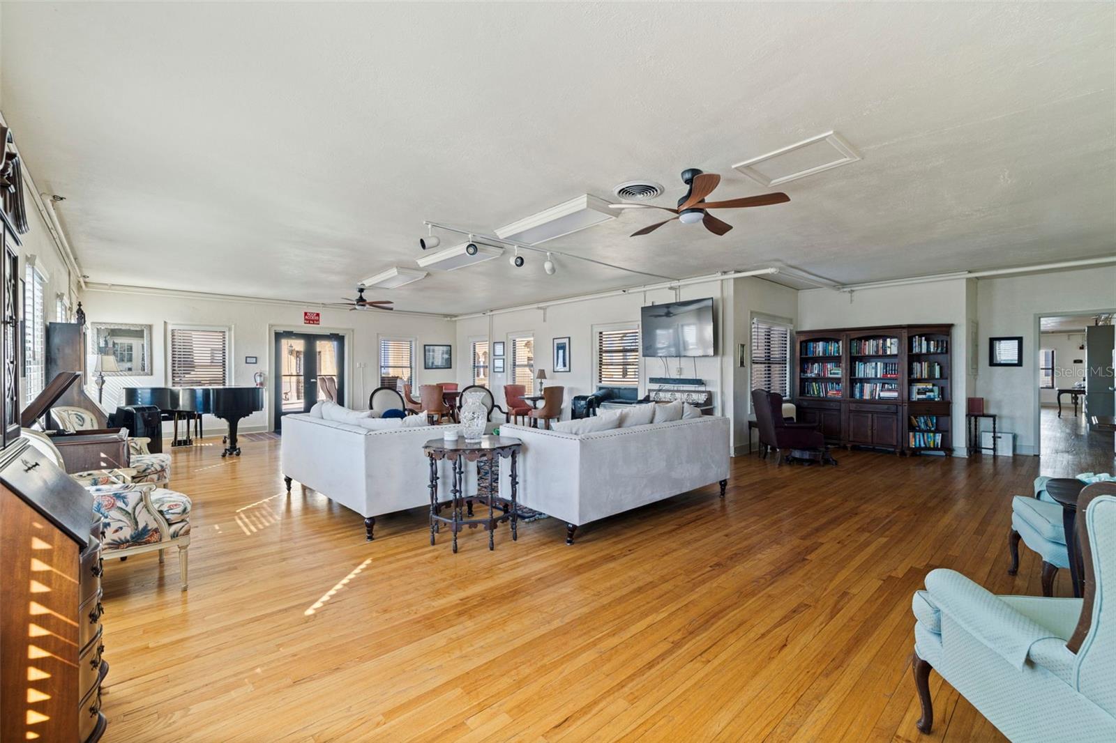 Image 32 of 49 For 130 4th Avenue N 602