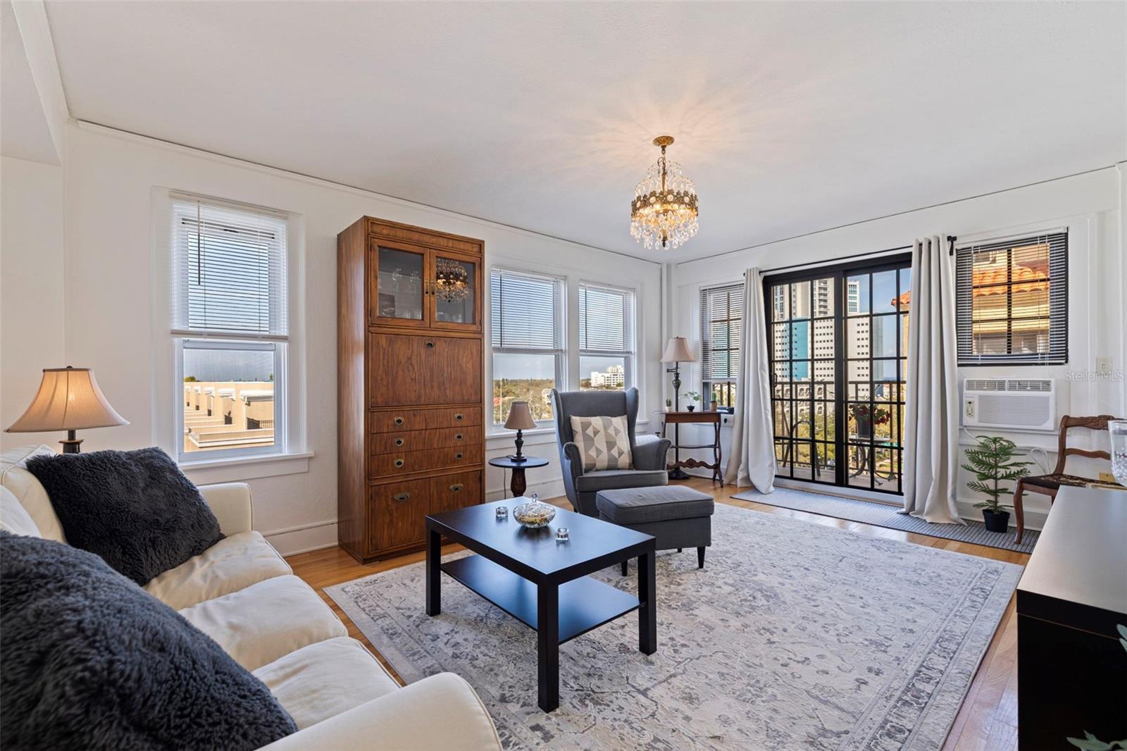 Image 4 of 49 For 130 4th Avenue N 602