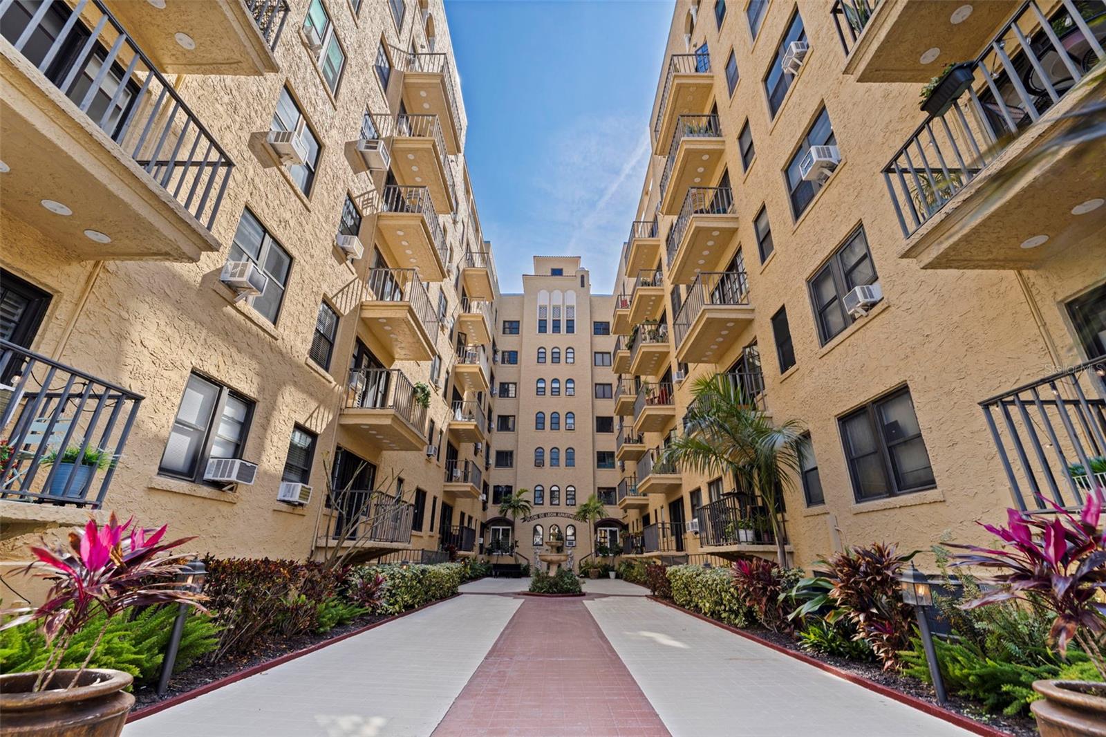 Image 43 of 49 For 130 4th Avenue N 602