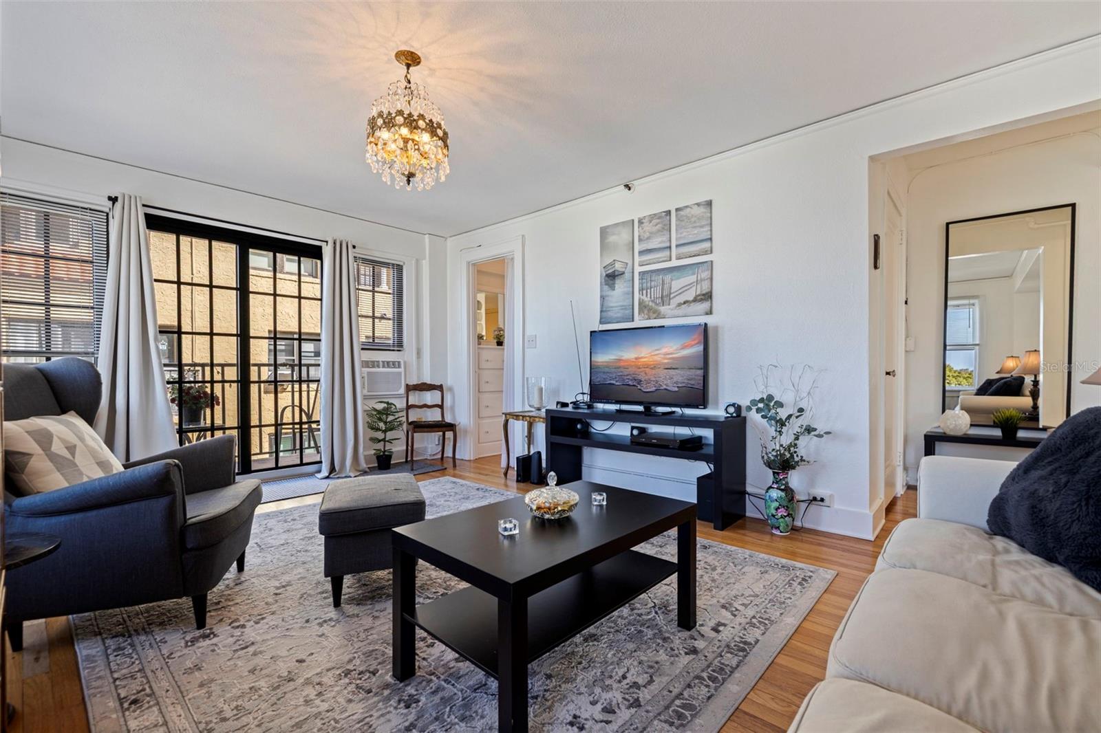 Image 6 of 49 For 130 4th Avenue N 602