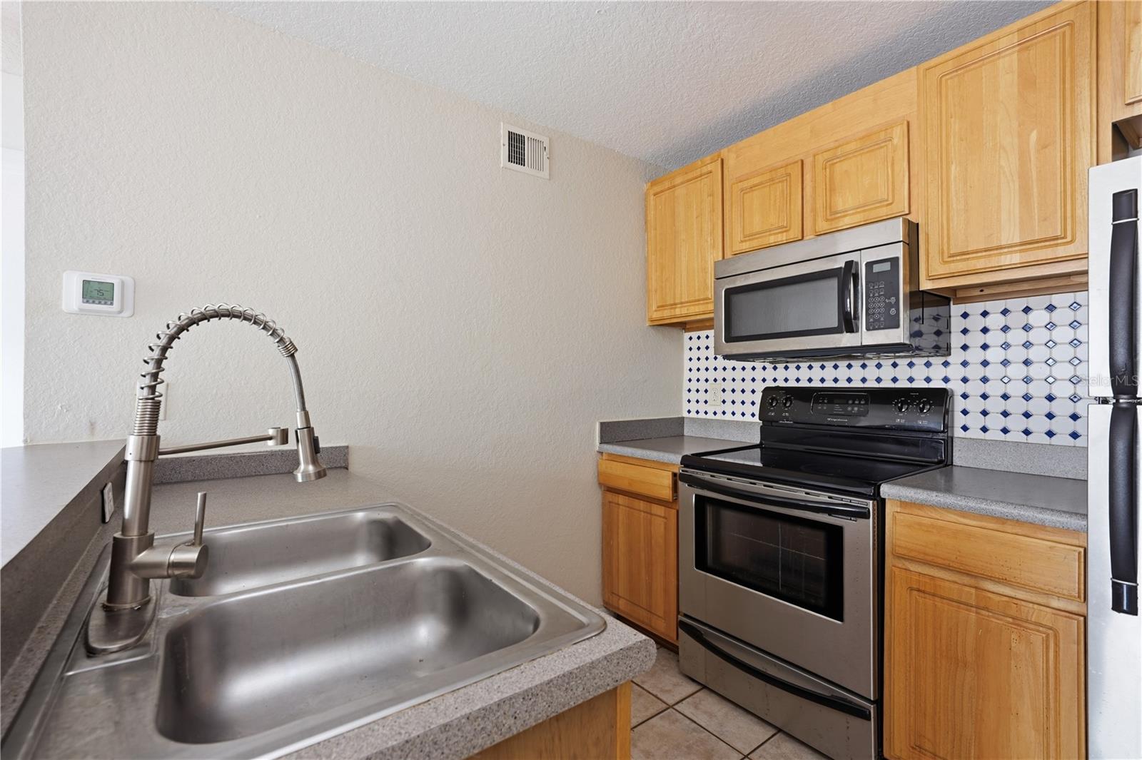 Image 11 of 28 For 8939 Latrec Ave  1205