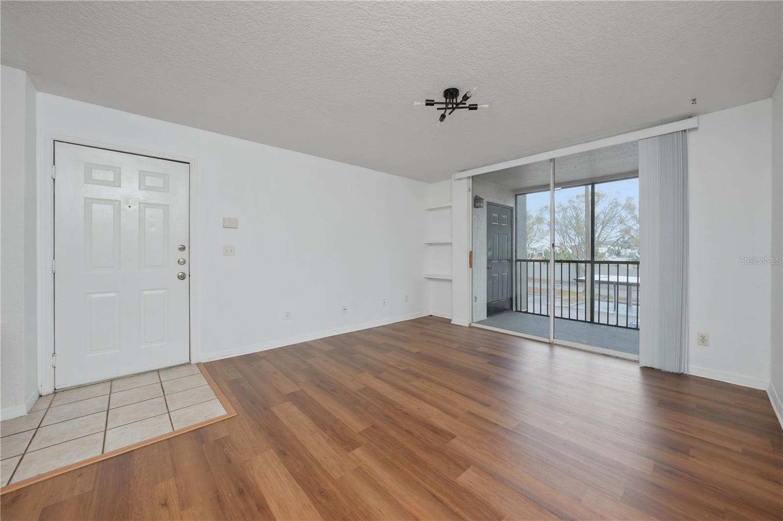 Image 5 of 28 For 8939 Latrec Ave  1205