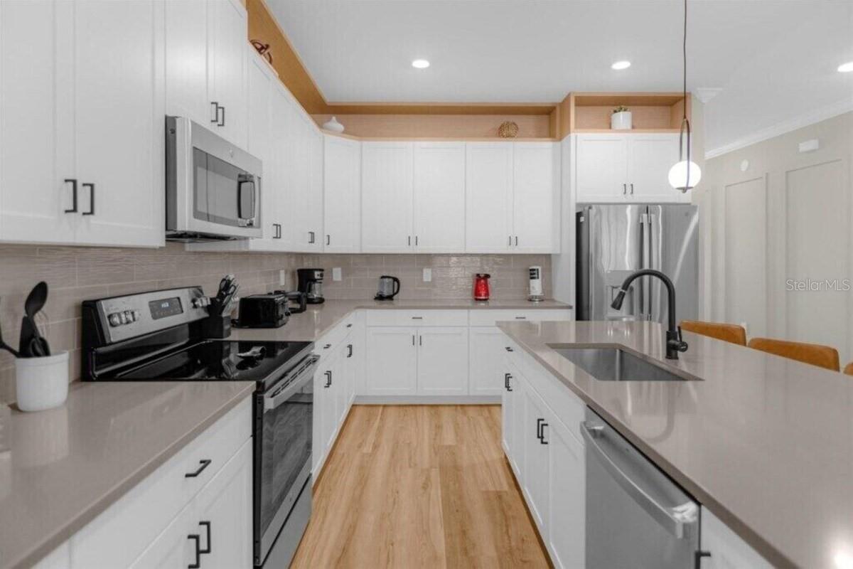 Image 12 of 85 For 9039 Play Through Drive