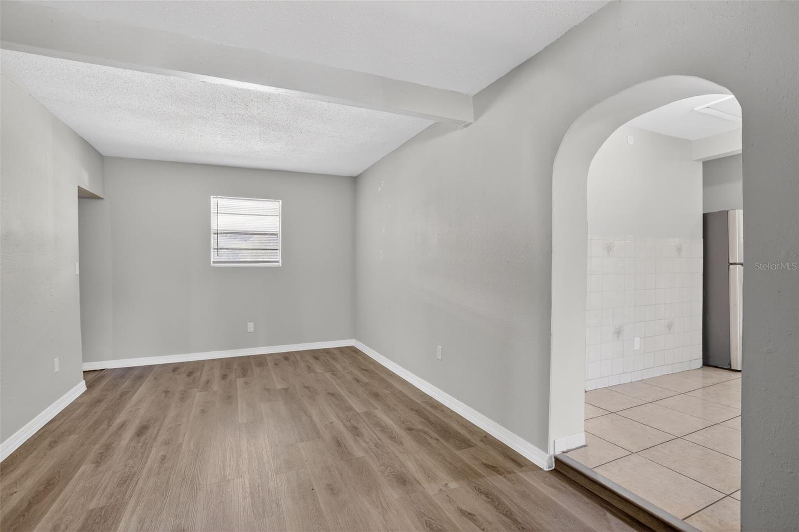 Image 11 of 28 For 724 Oaklando Drive