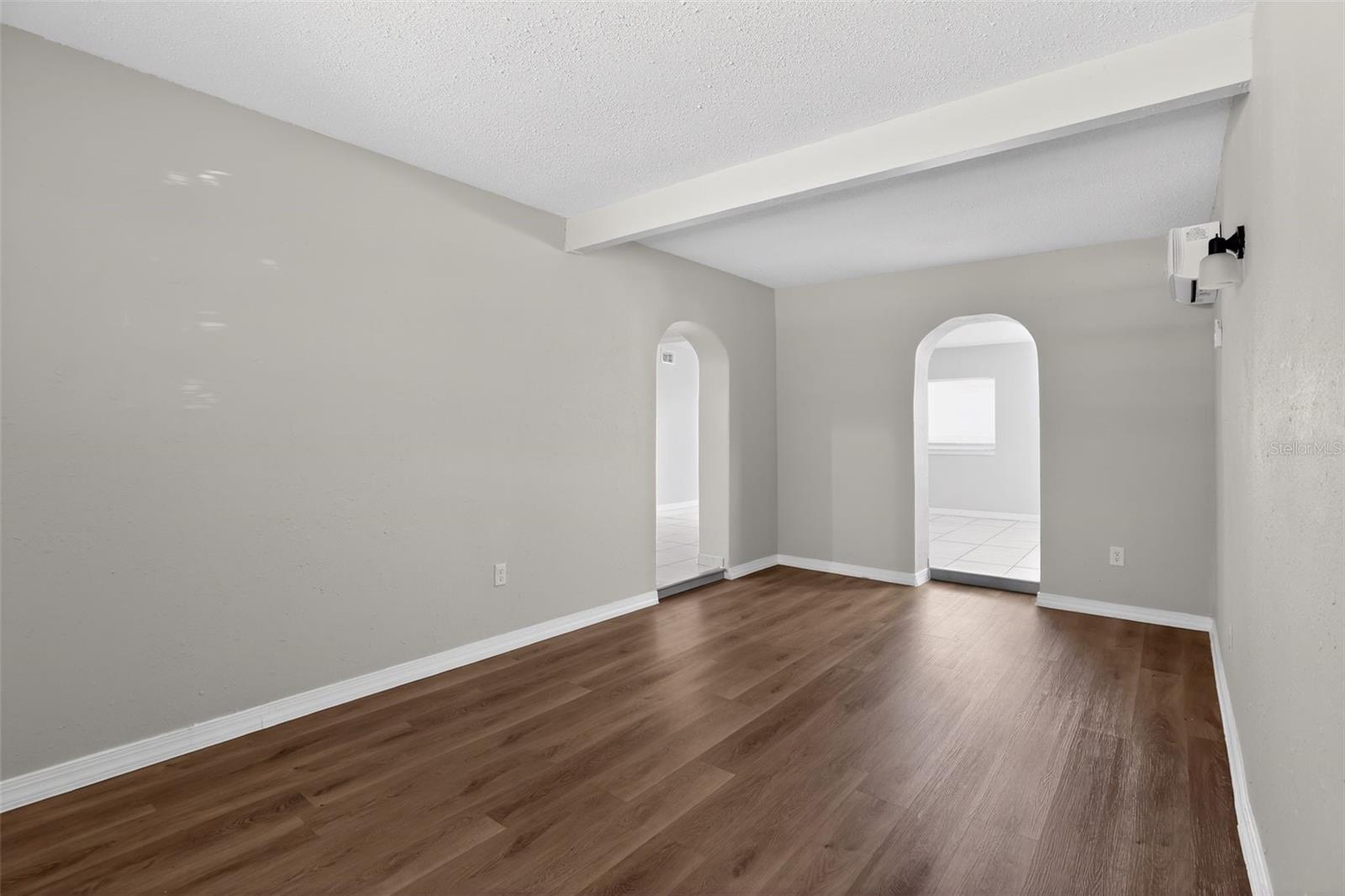 Image 12 of 28 For 724 Oaklando Drive