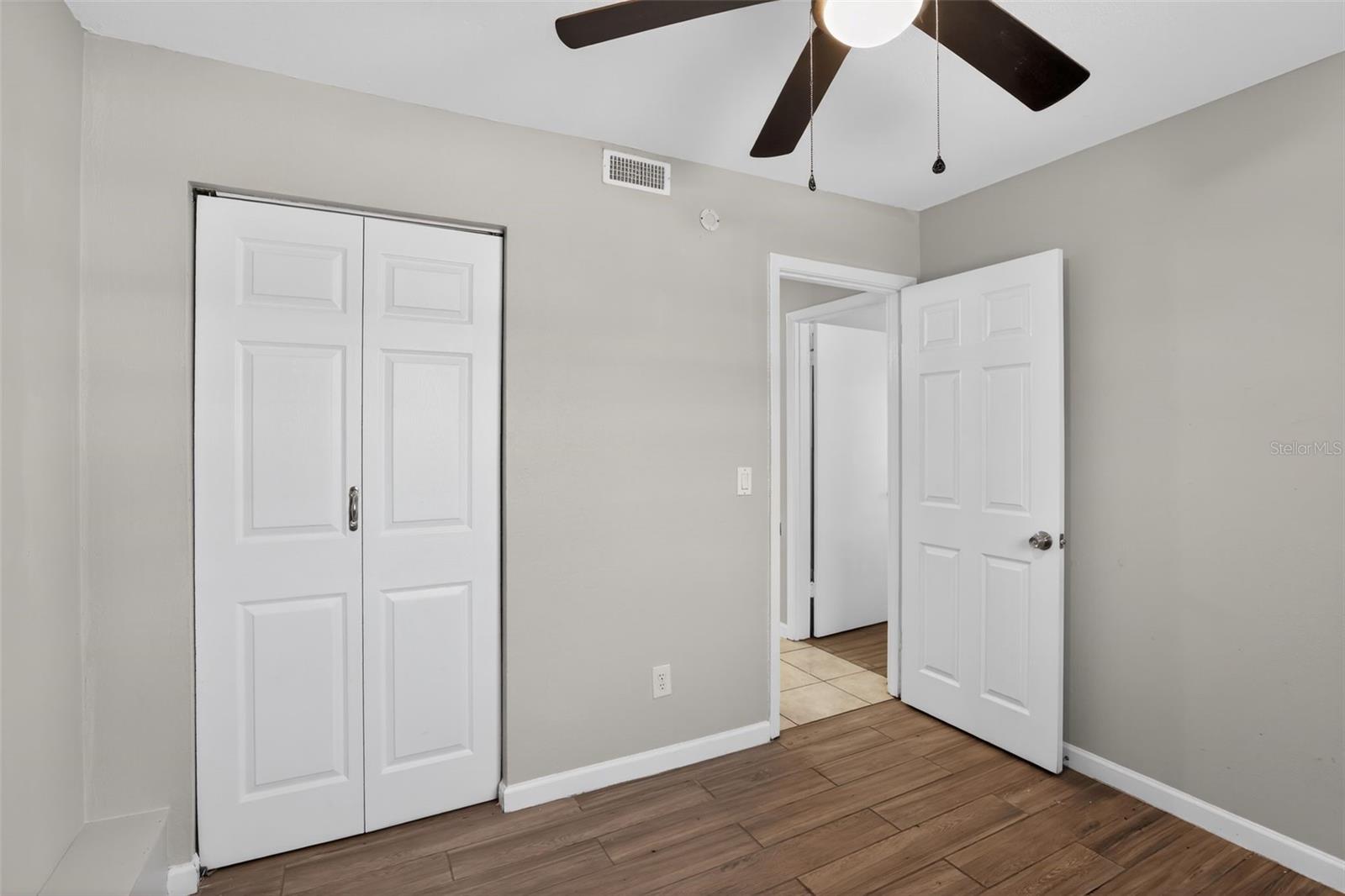 Image 14 of 28 For 724 Oaklando Drive