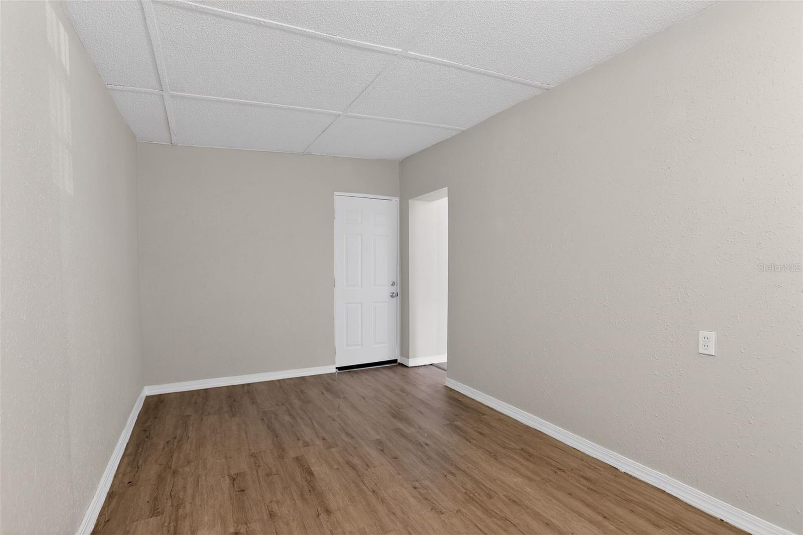 Image 15 of 28 For 724 Oaklando Drive