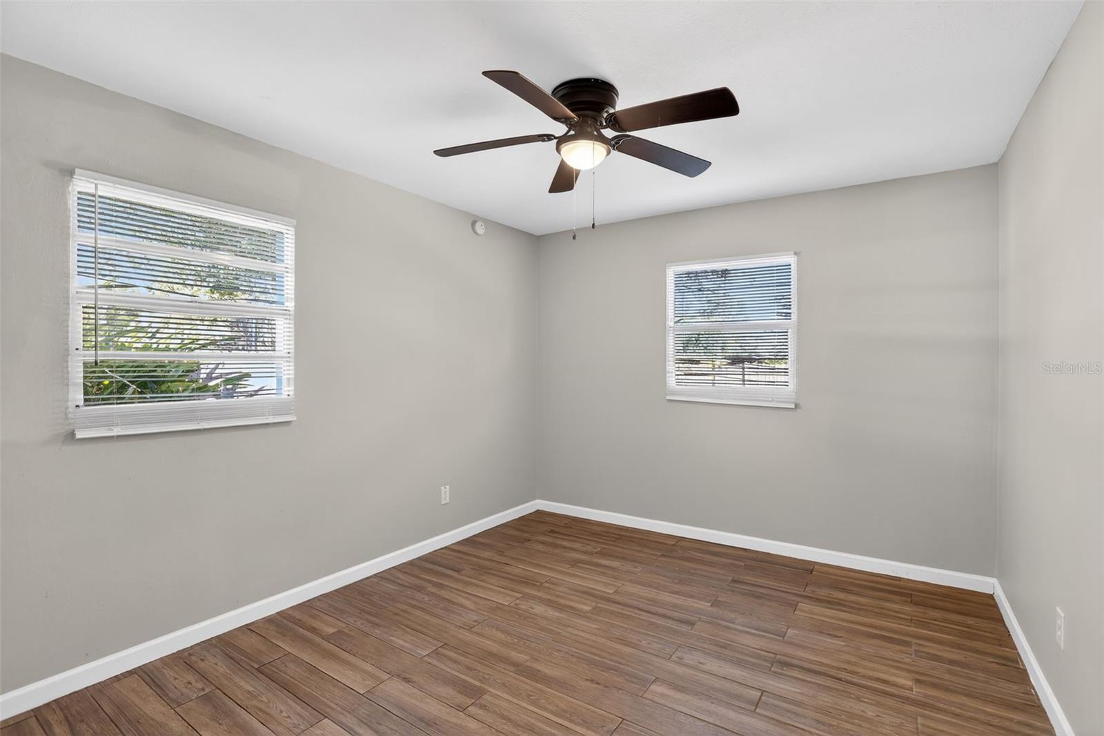 Image 17 of 28 For 724 Oaklando Drive