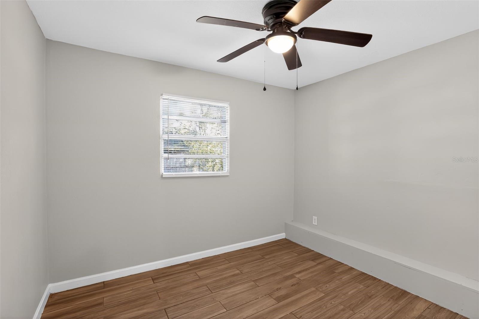 Image 18 of 28 For 724 Oaklando Drive