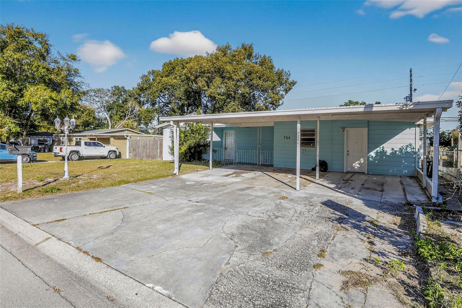 Image 2 of 28 For 724 Oaklando Drive