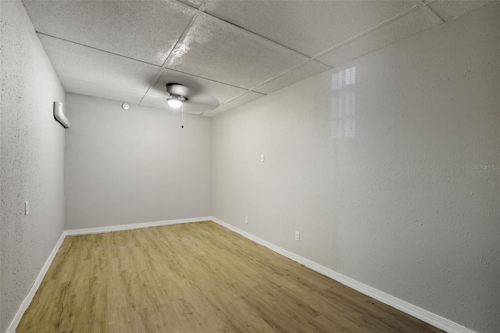 Image 20 of 28 For 724 Oaklando Drive