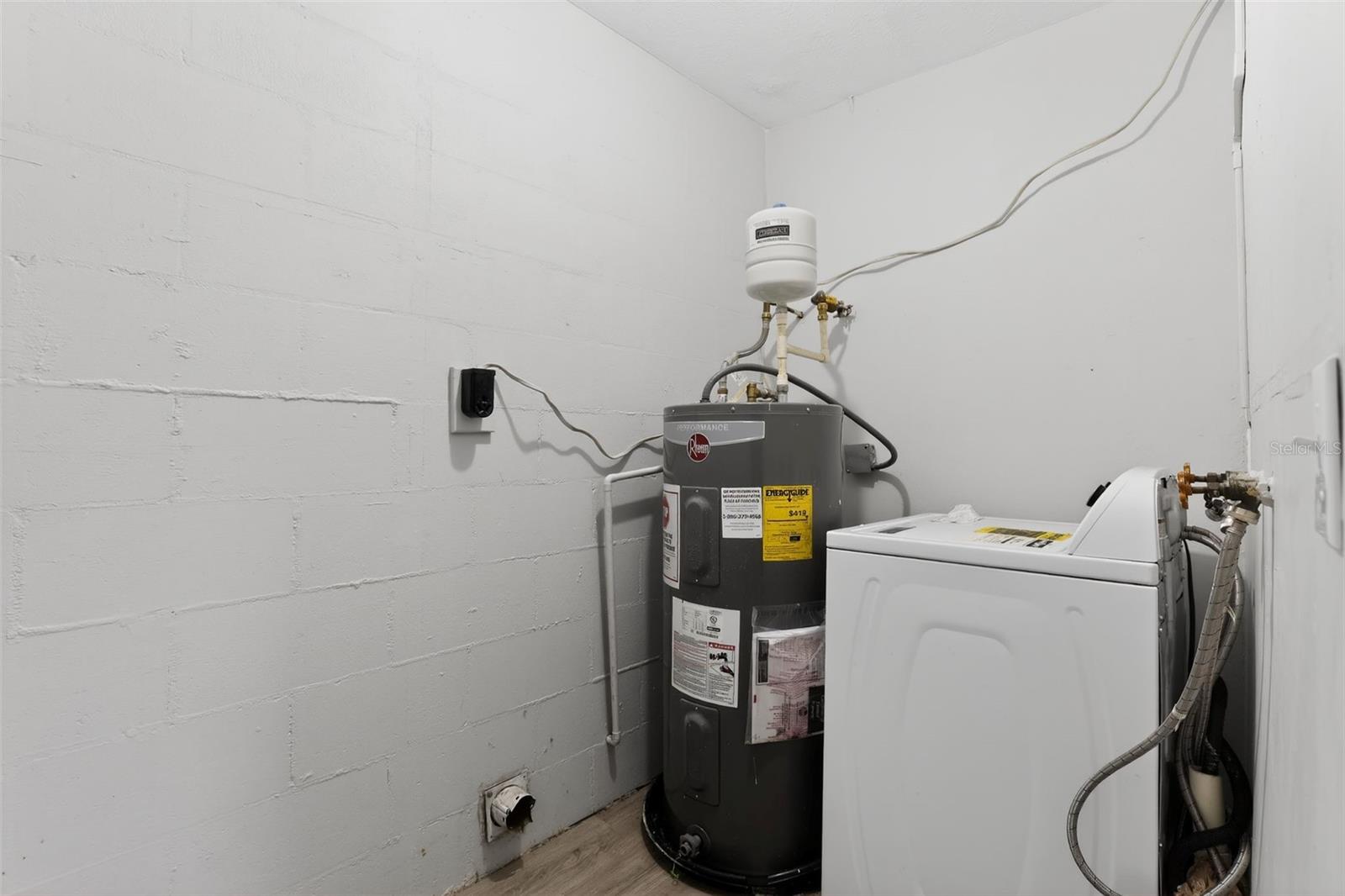 Image 23 of 28 For 724 Oaklando Drive