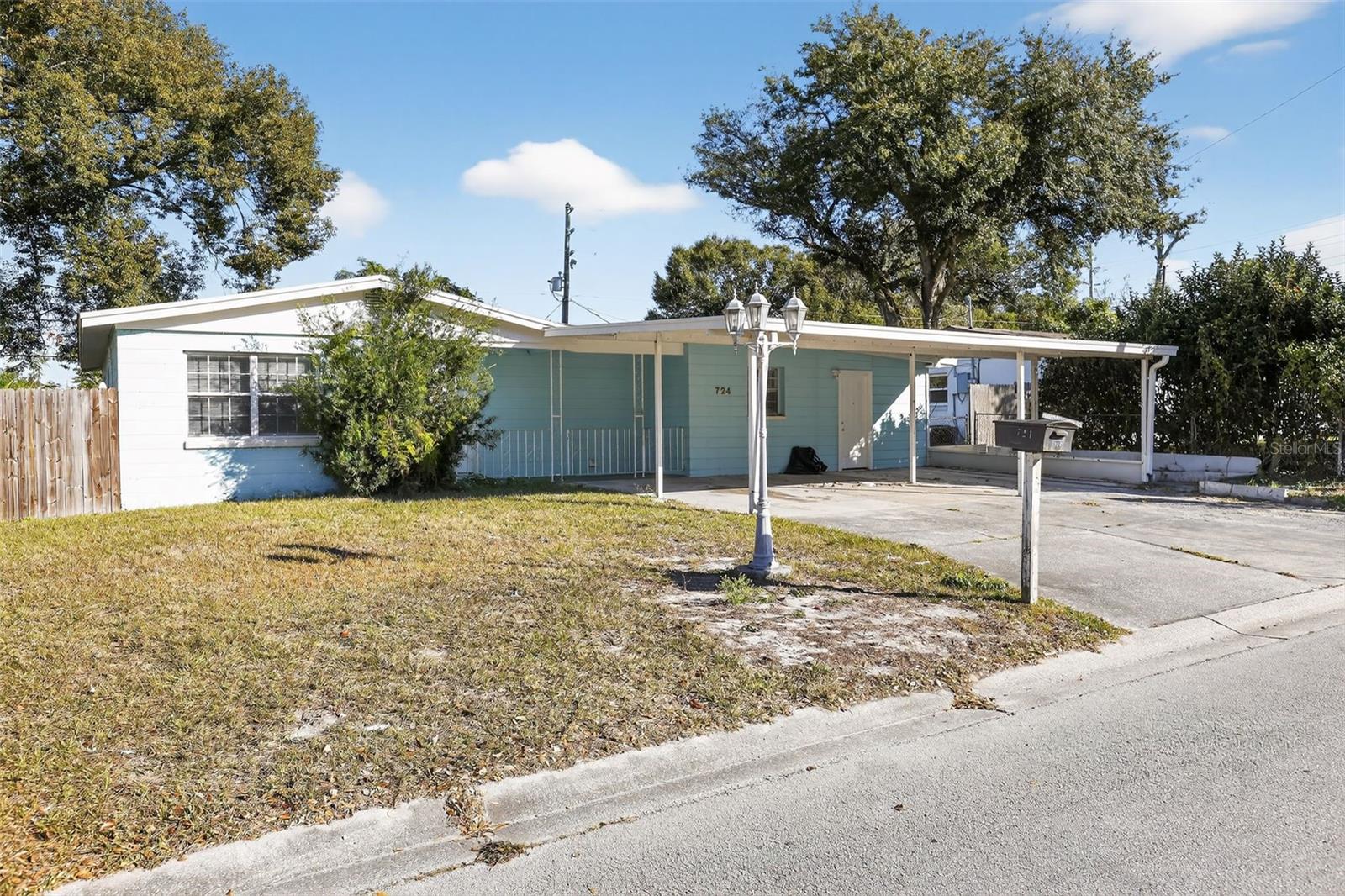 Image 3 of 28 For 724 Oaklando Drive