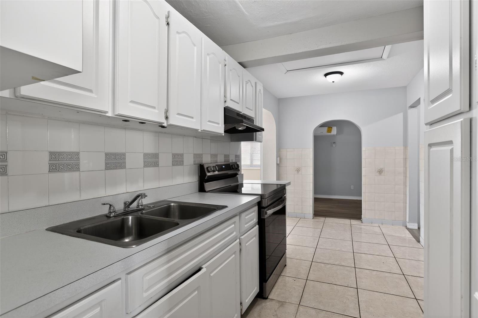 Image 6 of 28 For 724 Oaklando Drive