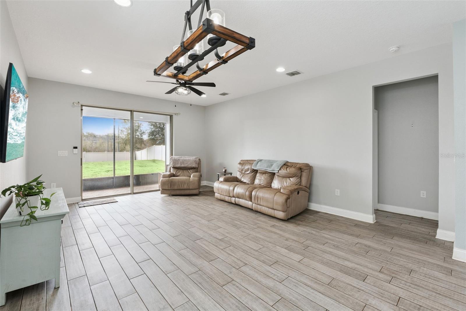 Image 16 of 38 For 163 Blue Flax Point