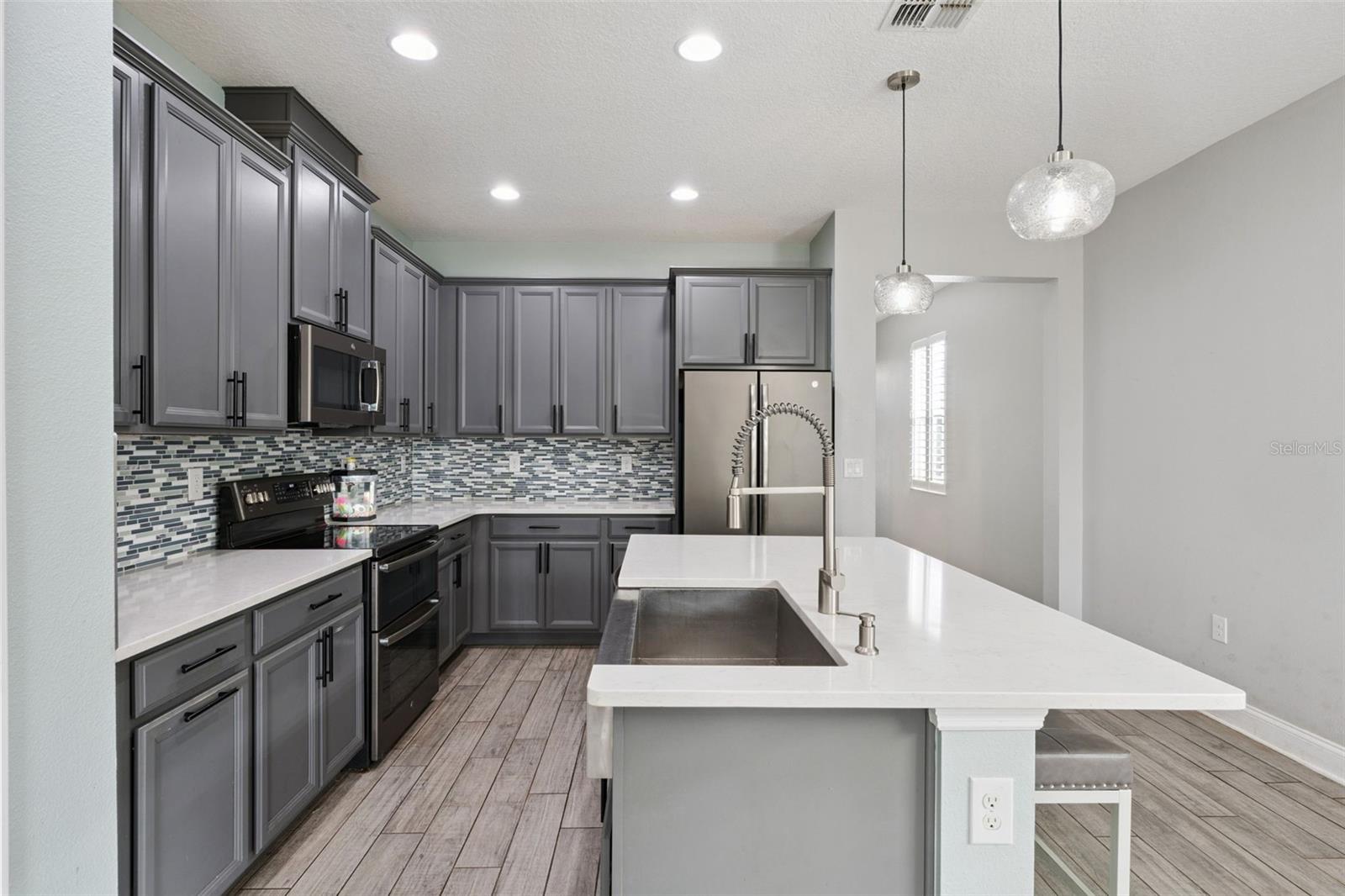 Image 6 of 38 For 163 Blue Flax Point