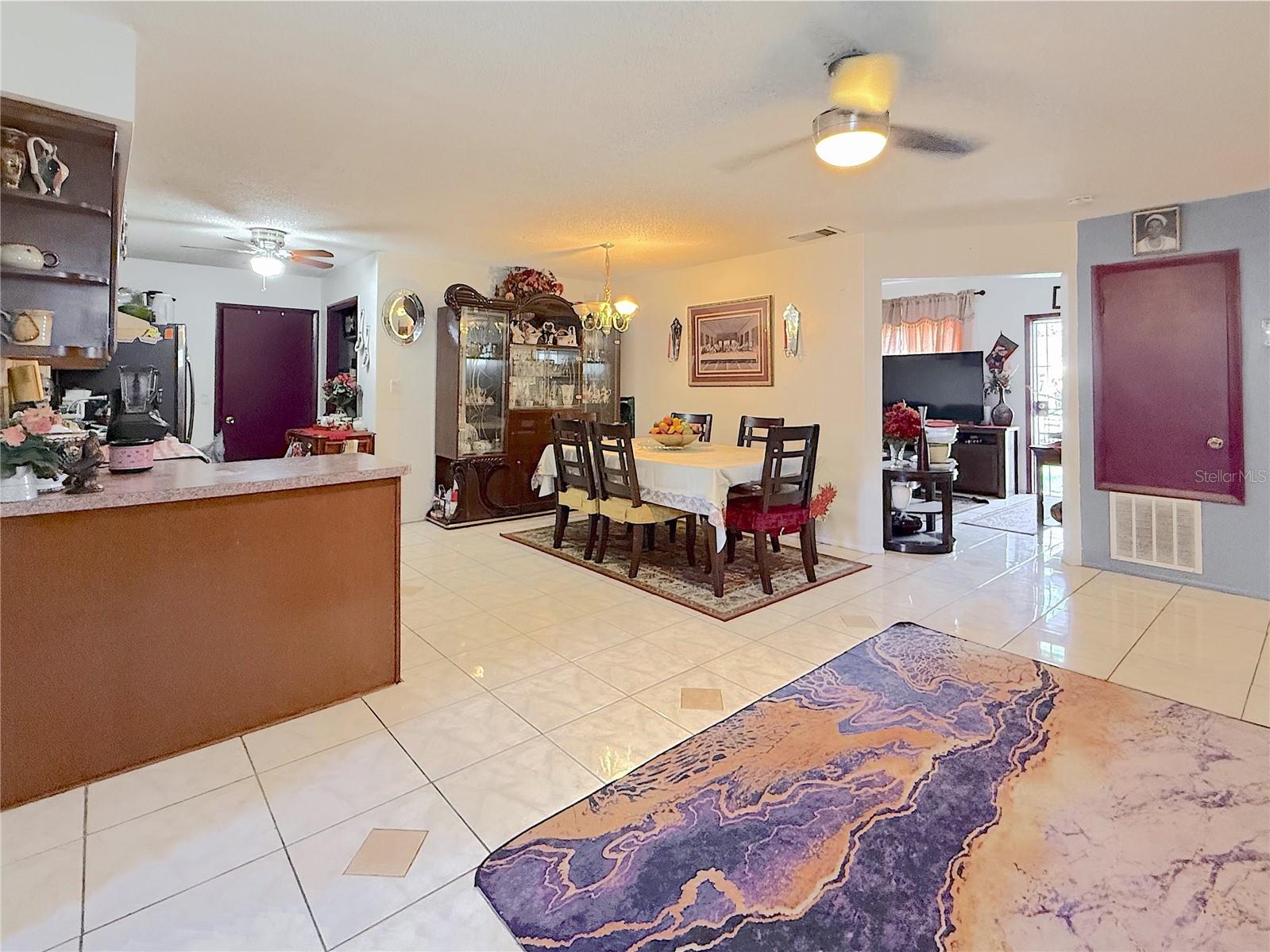 Image 6 of 18 For 332 Summerset Drive