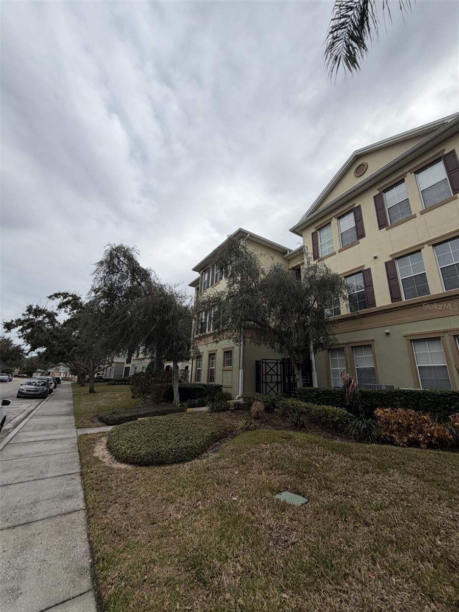 Image 4 of 35 For 11562 Amidship Lane 114