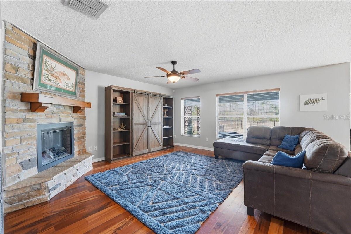 Image 16 of 43 For 13871 Earpod Drive